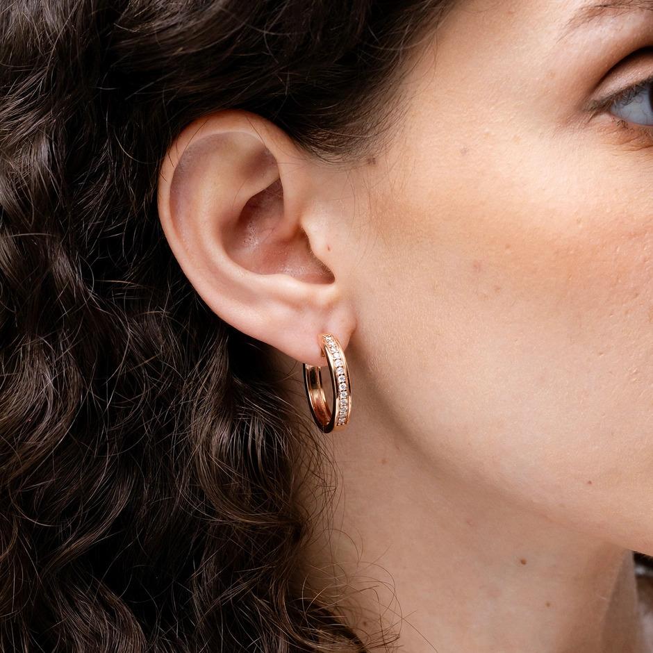 Natural Diamond Hoop Earrings in 14K White Gold (0.2cttw Color-I-J Clarity-I1I2) In New Condition For Sale In Los Angeles, CA