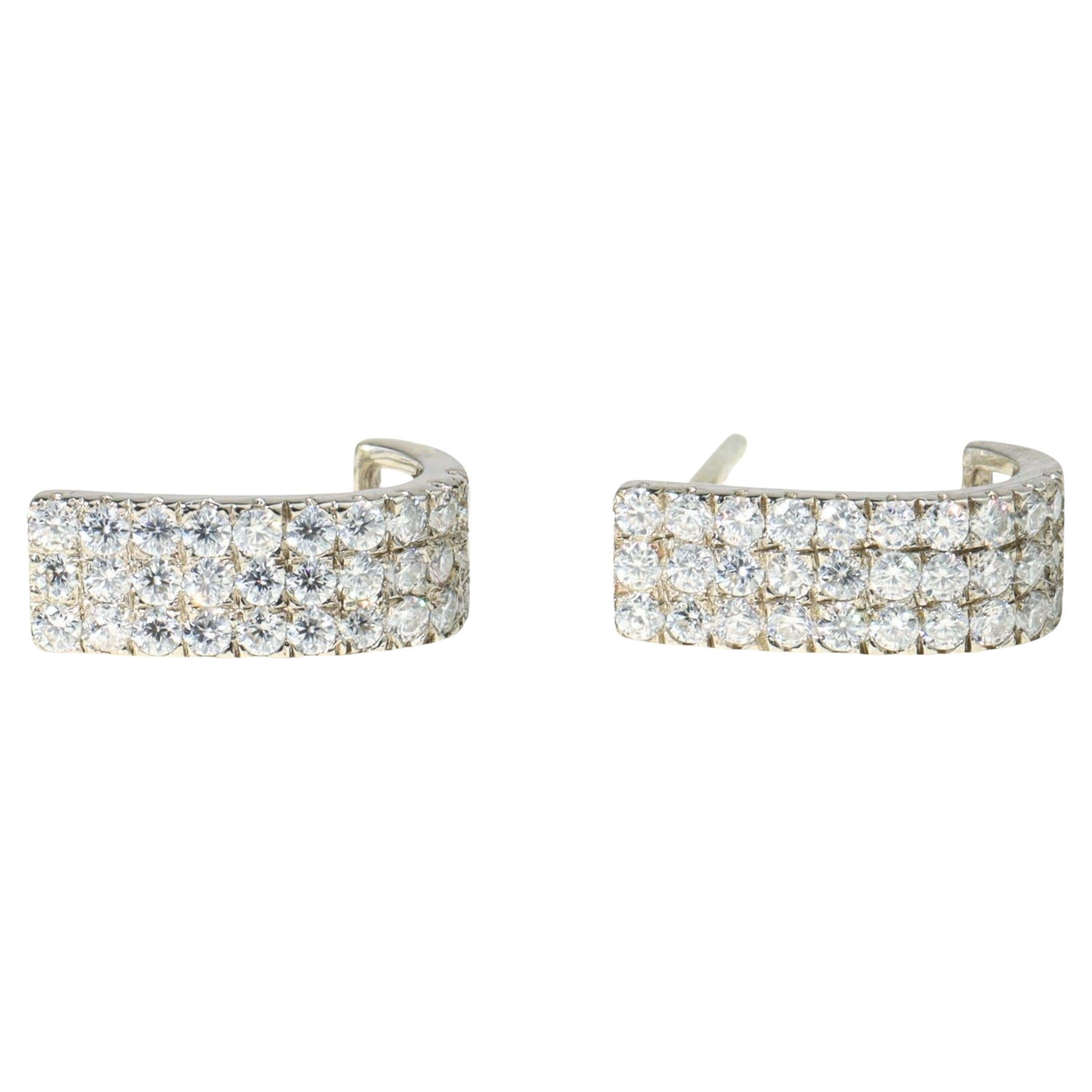 Diamant Iced Out Hoop Huggie-Ohrstecker mit Diamanten und E VS-Diamanten