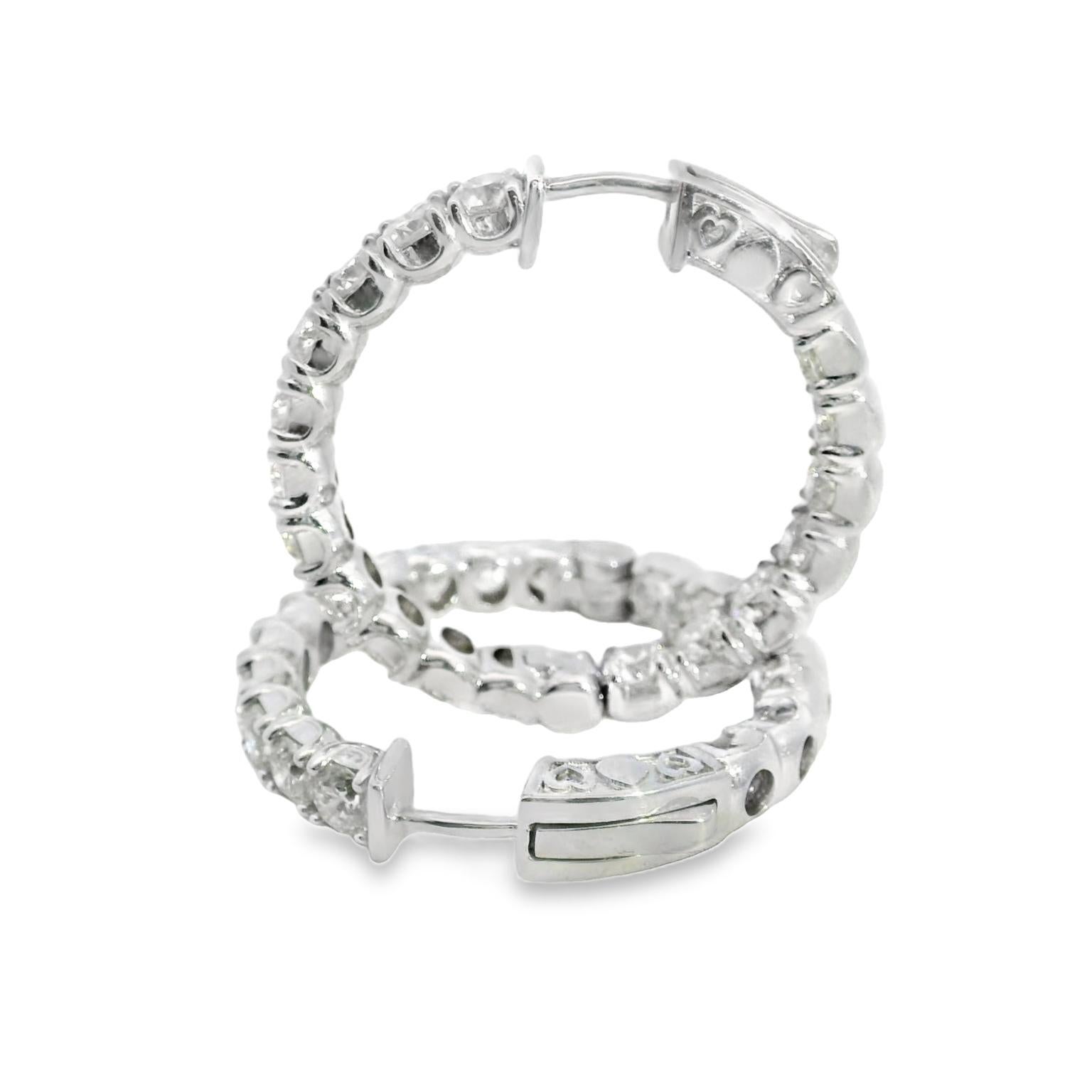 Donna Natural Diamond Inside-Out Hoop Earrings 8.50 Carats in 14K White Gold in vendita
