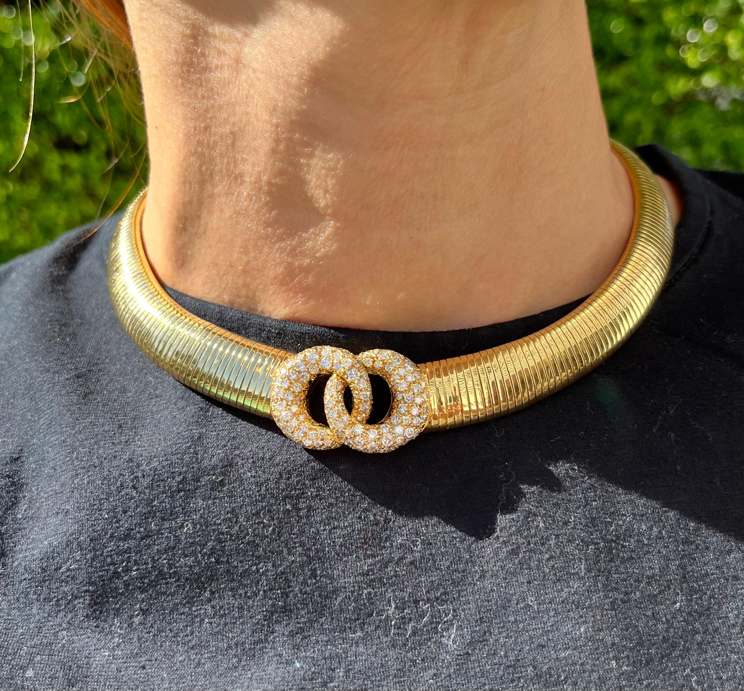 Round Cut Natural Diamond Interlocking Double Circle Flexible Choker in 18k Yellow Gold For Sale