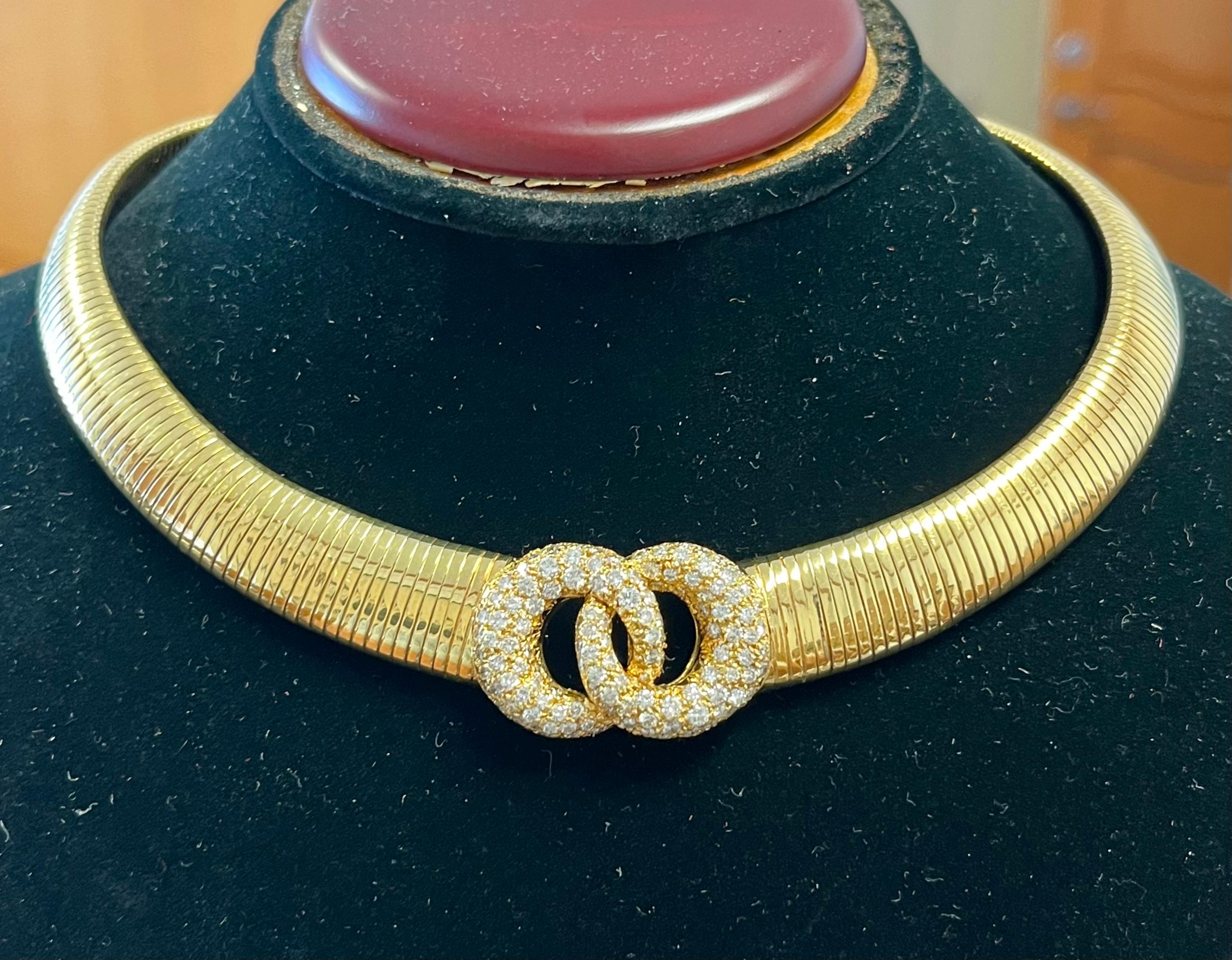 Natural Diamond Interlocking Double Circle Flexible Choker in 18k Yellow Gold In New Condition For Sale In Miami, FL