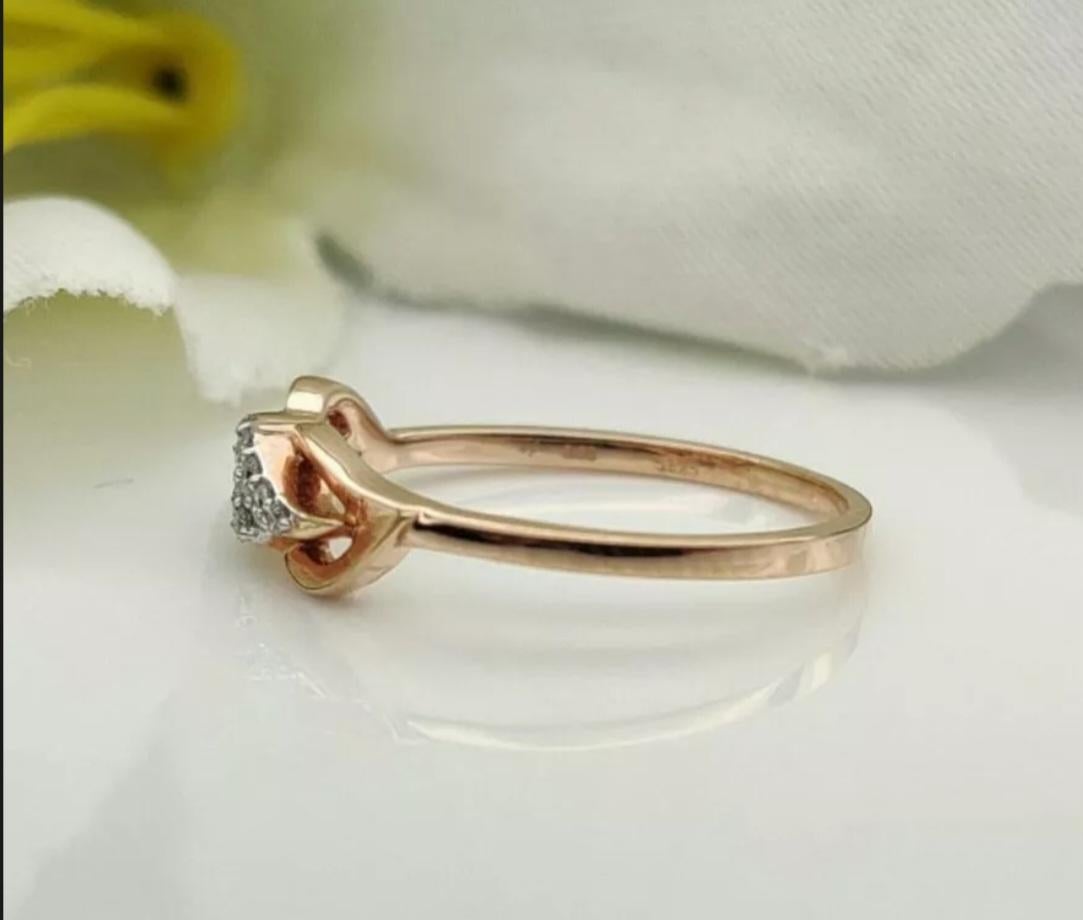 Natural Diamond Leaf Ring 14k Solid Gold Minimalist Diamond Wedding Ring Band. For Sale 2