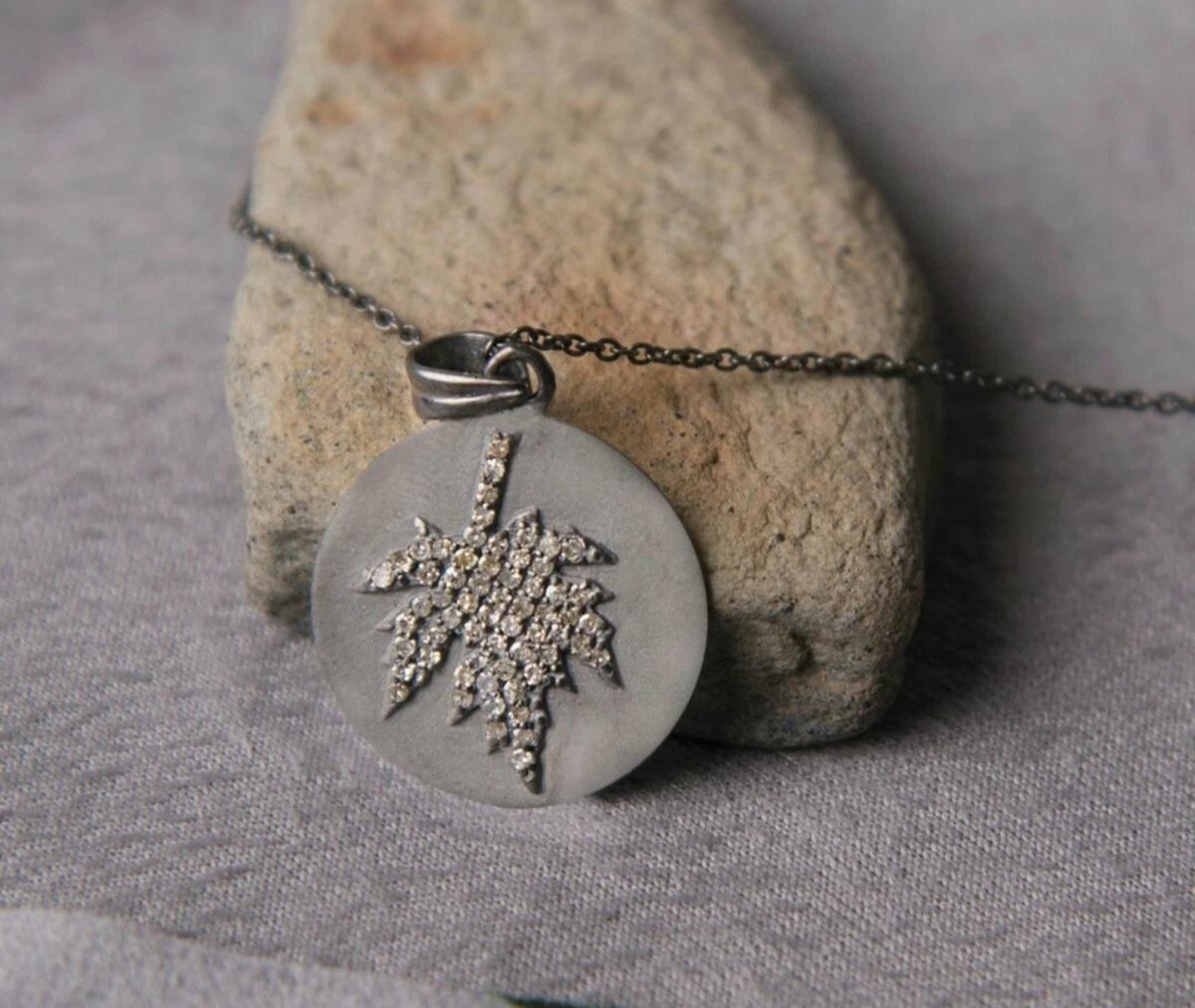Women's or Men's Natural Diamond Maple Leaf 925 Sterling Silver Circle Pendant Minimalist Pendant For Sale