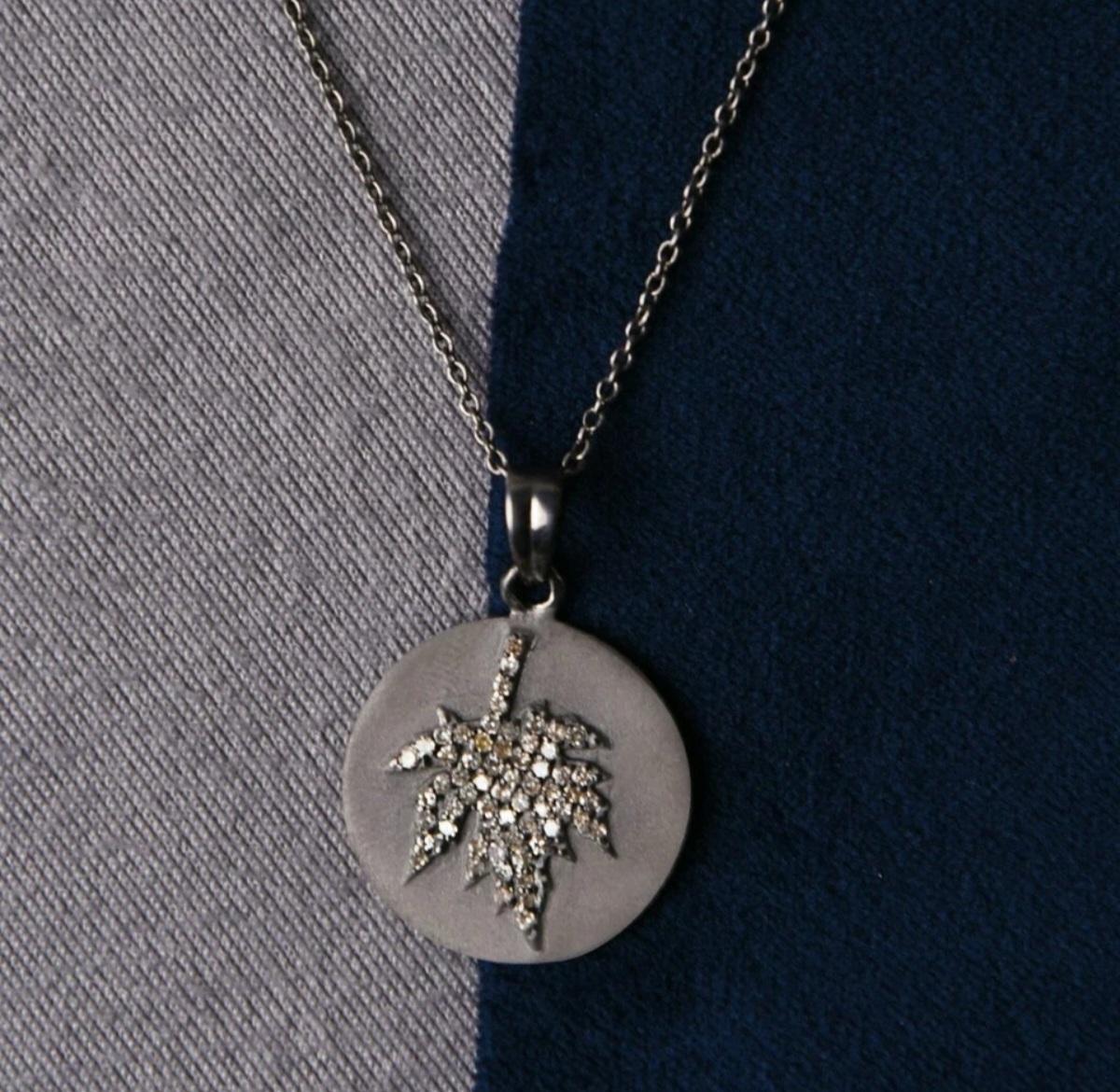 Natural Diamond Maple Leaf 925 Sterling Silver Circle Pendant Minimalist Pendant For Sale 2