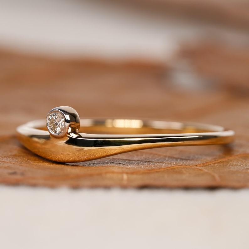 Anillo Solitario Curvo Diamante Natural Fundido Oro 14k Anillo Único Para Mujer Regalo. en venta 4