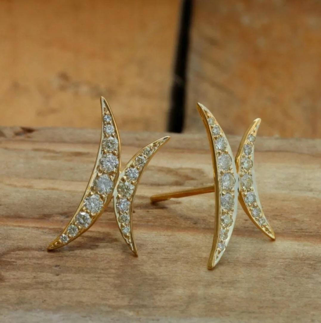 Taglio rotondo Orecchini a perno con diamante naturale in oro giallo 14K Gioielli a sorpresa per il compleanno. in vendita