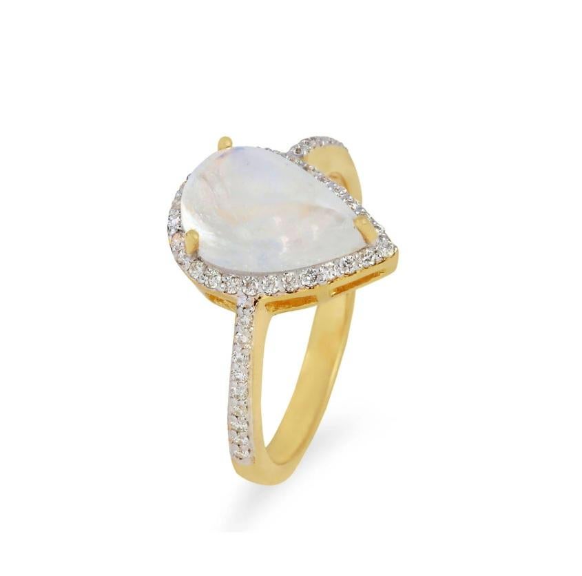 This enchanting ring is crafted from 14K yellow gold and set with a 2.65 ct rainbow moonstone gemstone. The ring has a unique design that is sure to get noticed, and it would make a perfect addition to any jewelry