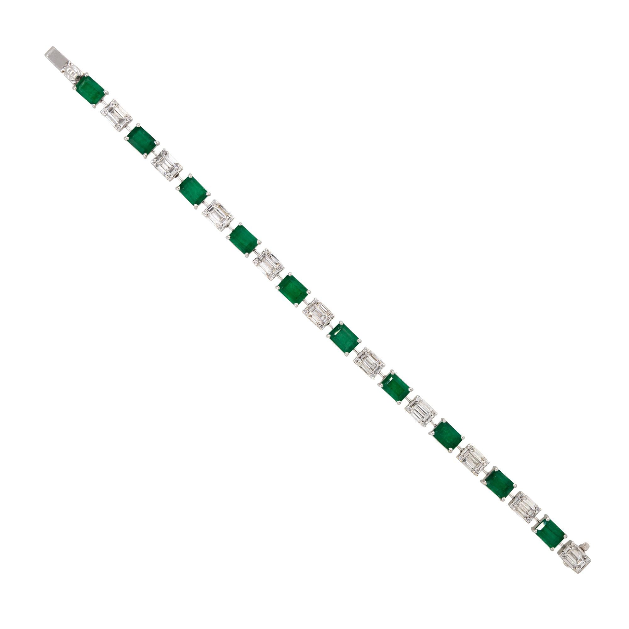 18k White Gold 2.8ctw Natural Diamond Mosaic & Emerald Alternating Bracelet

This diamond and emerald bracelet is set with multiple, round brilliant and, baguette cut diamonds, weighing approximately 2.8 carats. There are also 2.5 carats of emerald