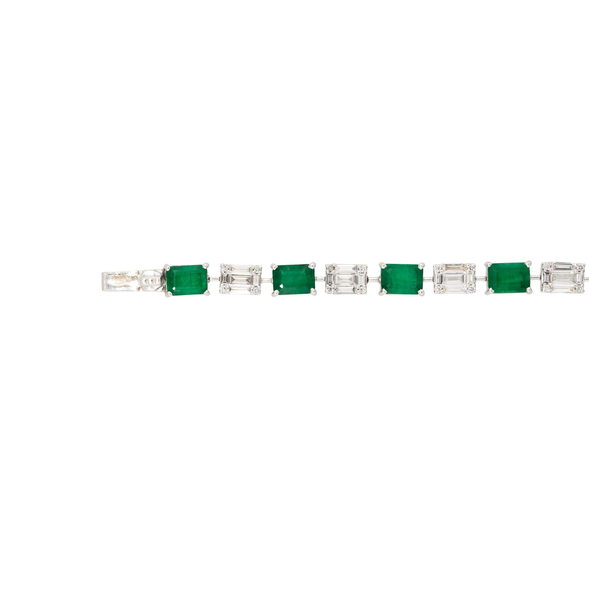 Modern Natural Diamond Mosaic & Emerald Gemstone 18-Karat Alternating Bracelet In Stock For Sale