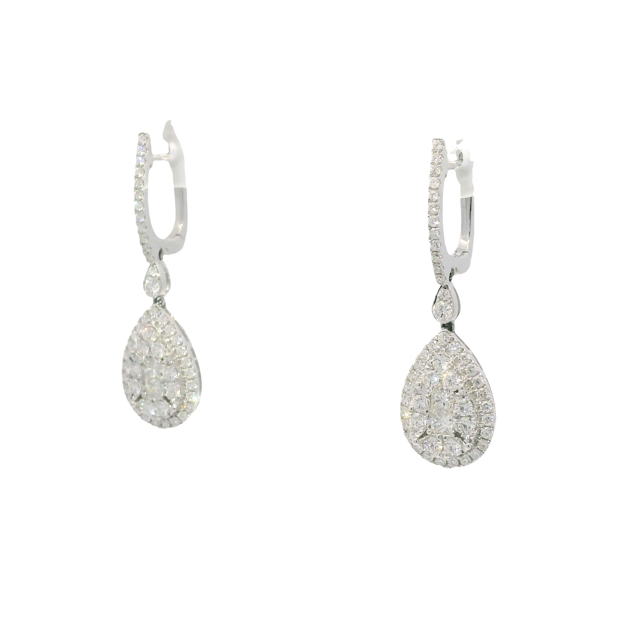 Taille ronde Boucles d'oreilles en mosaïque de diamants naturels 18 carats En stock en vente