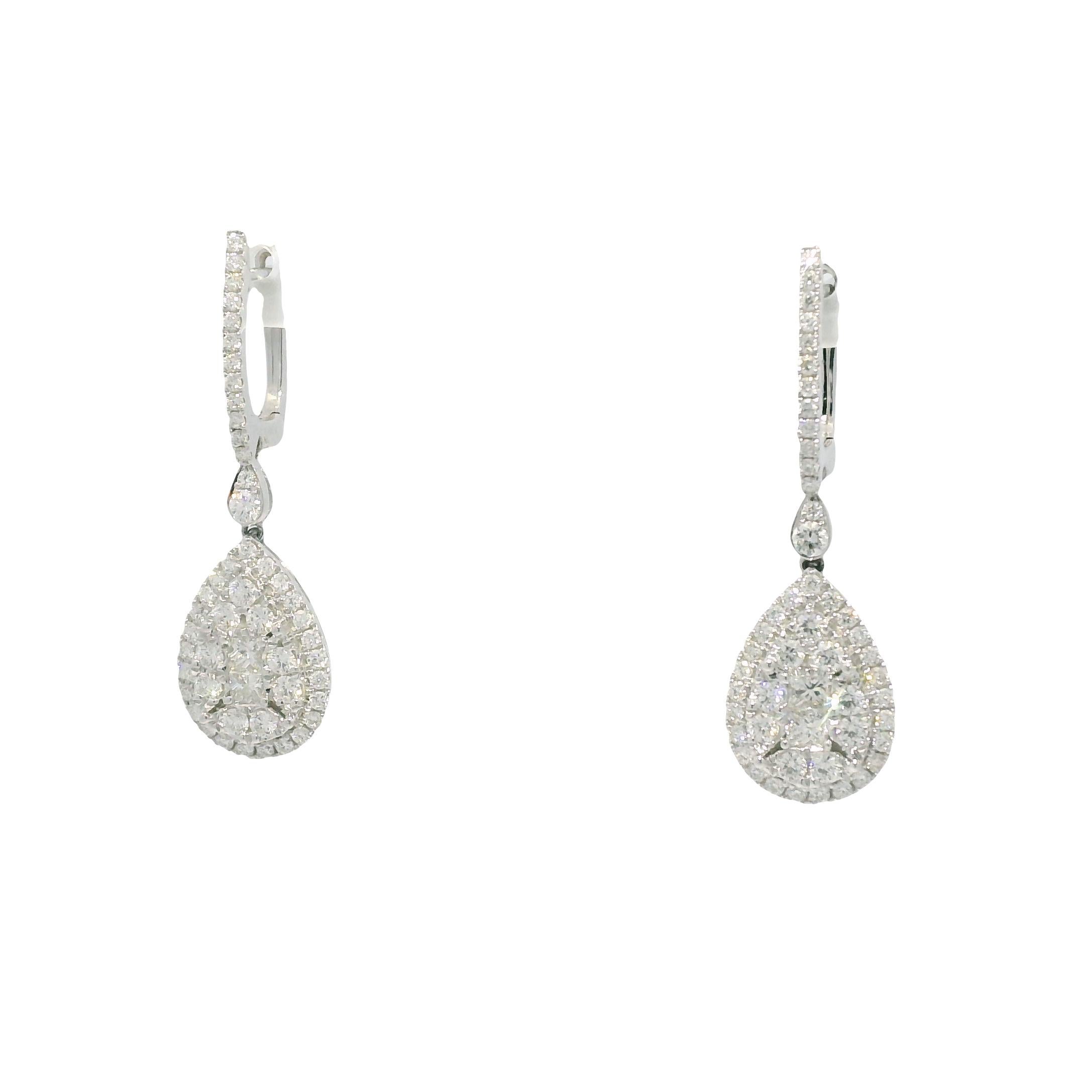 Boucles d'oreilles en mosaïque de diamants naturels 18 carats En stock Excellent état - En vente à Boca Raton, FL