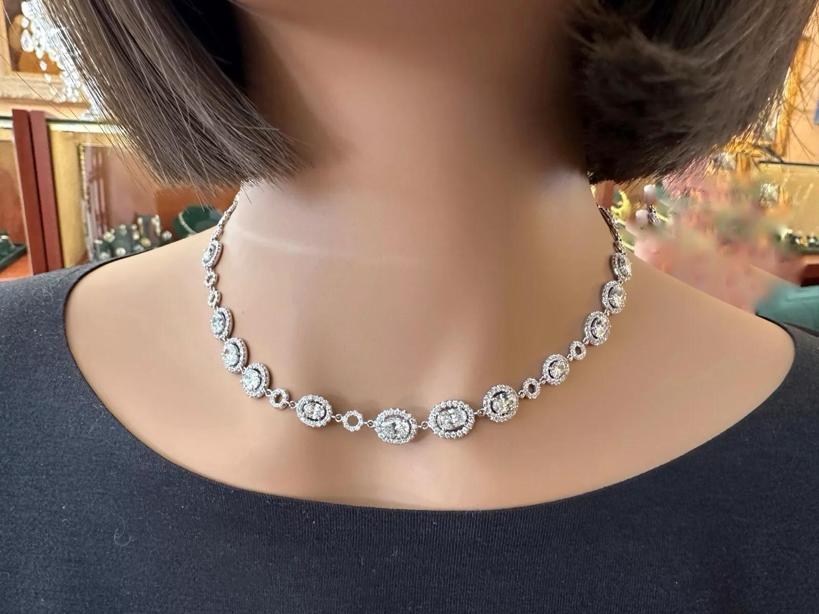Collier de diamants naturels ovales et ronds de 10,00 carats au total en or blanc 18 carats en vente 2