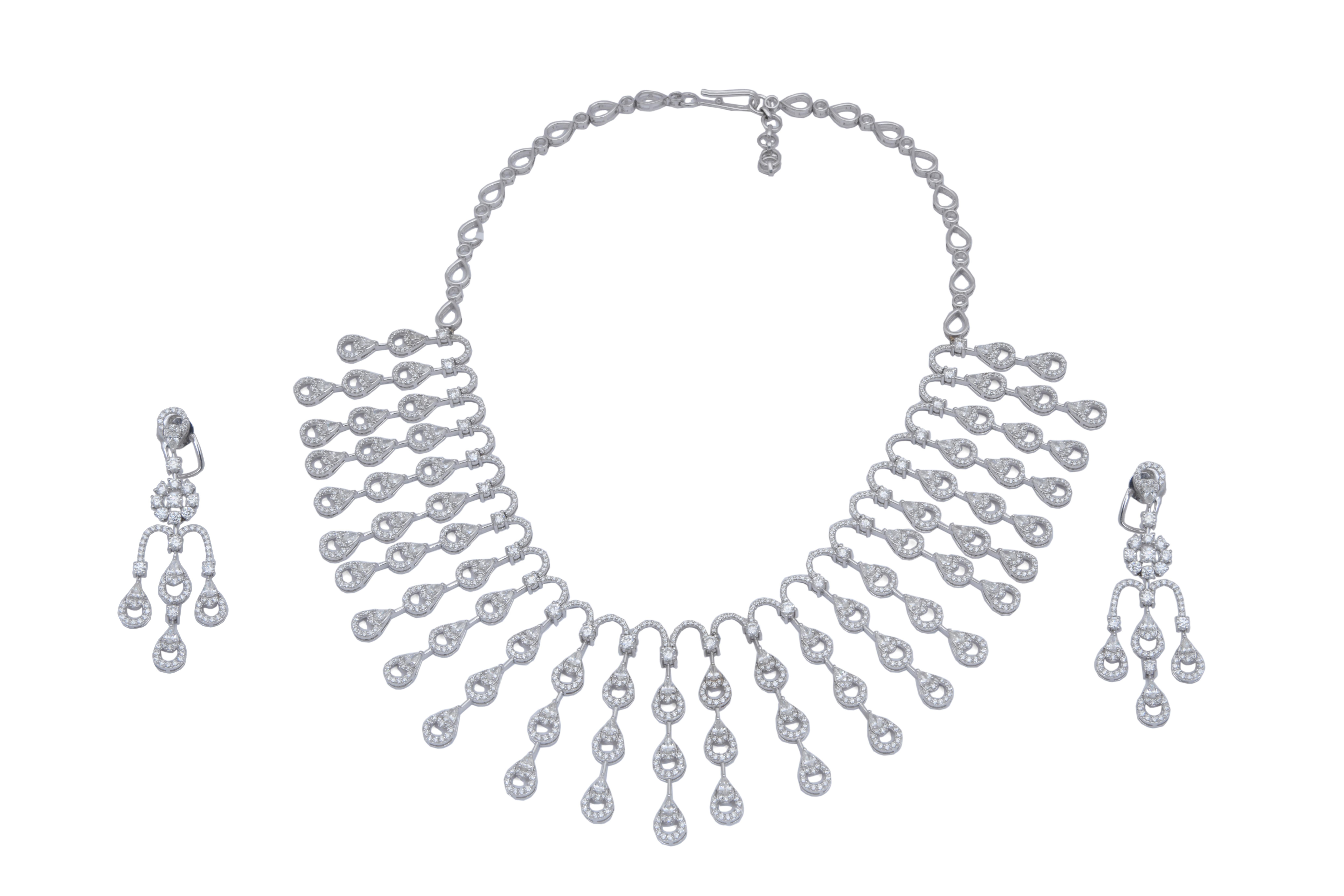 This is an amazing necklace set with 

Diamonds : 18.17 carats

Gold : 81.09gms






It's a perfect necklace set for a party wear. the quality of Diamonds are FG colour and vsi purity


 . Please read my reviews to make yourself comfortable.
