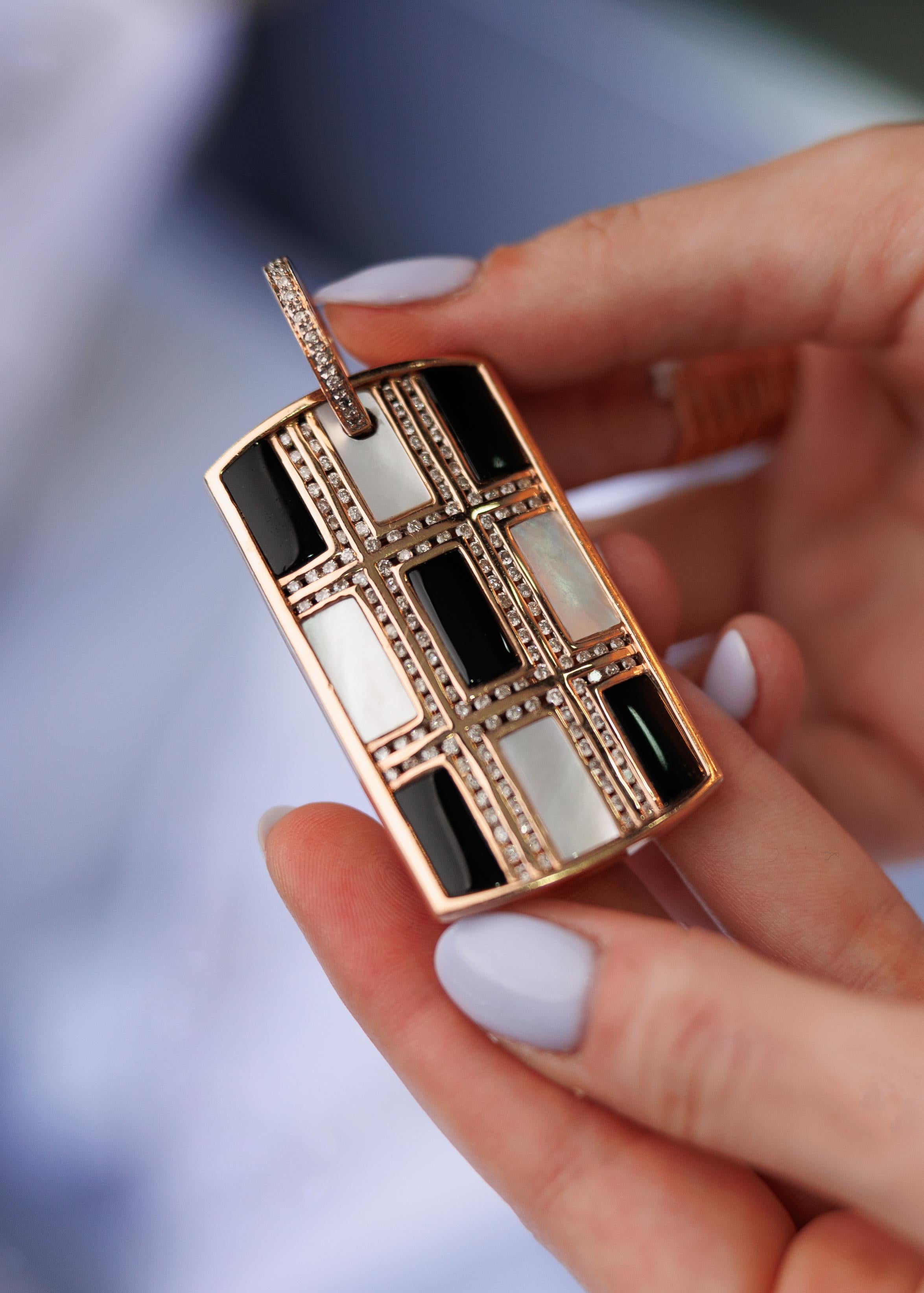 Plaque de chien en or rose 14k avec diamant naturel, onyx et nacre

Ce médaillon pour chien est un cadeau idéal pour l'homme spécial de votre vie ! Elle présente des diamants naturels qui soulignent 5 carreaux d'onyx et 4 carreaux de nacre. Unique