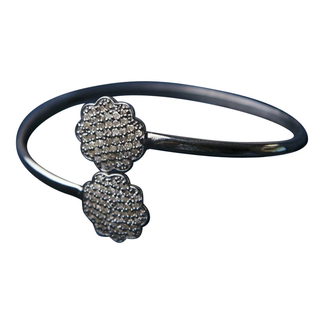 Bracciale aperto con diamanti naturali in argento 925 Regalo di moda con diamanti. in vendita