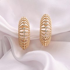 Handgefertigte Statement-Ohrringe aus 18-karätigem Gelbgold mit durchbrochenem Design und natürlichen Diamanten