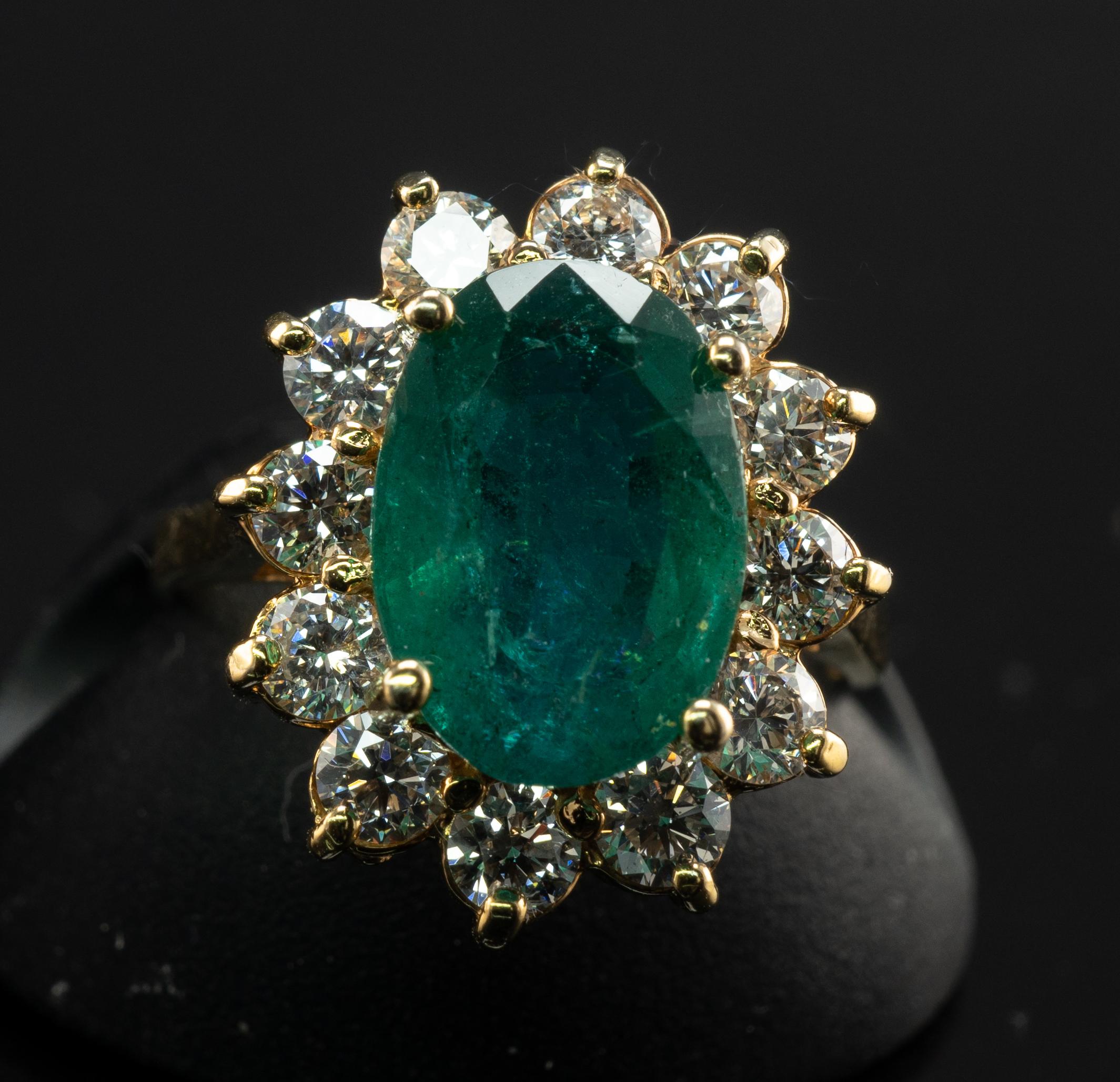 Natural Diamond Oval Emerald Ring 18k Gold For Sale 3