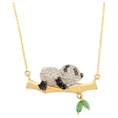 Collar Colgante Oso Panda de Diamantes Naturales con Esmeralda en Oro Amarillo de 18k
