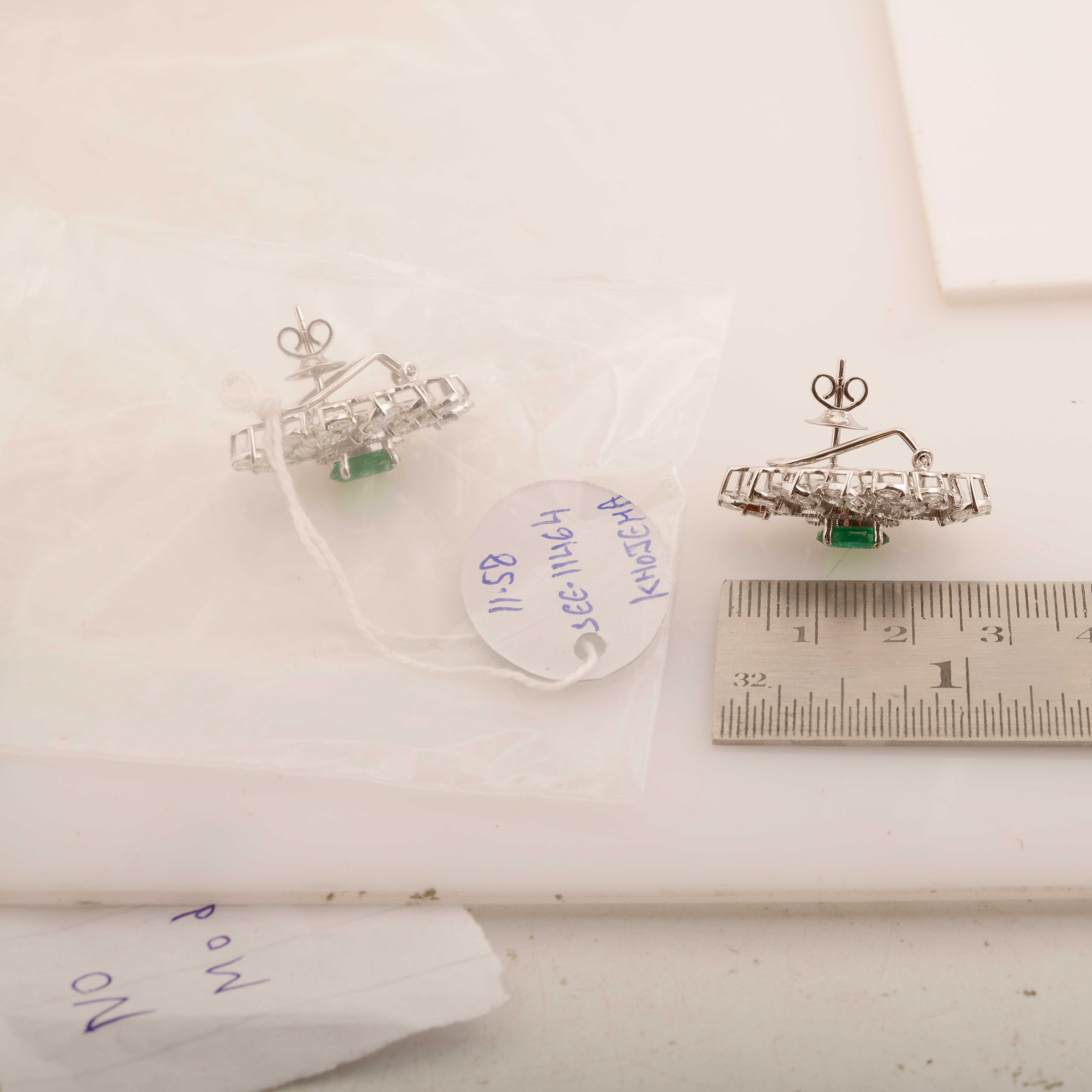 Natural Diamond Pave Stud Earrings Natural Emerald Solid 14k White Gold Jewelry In New Condition For Sale In Diera, Dubai
