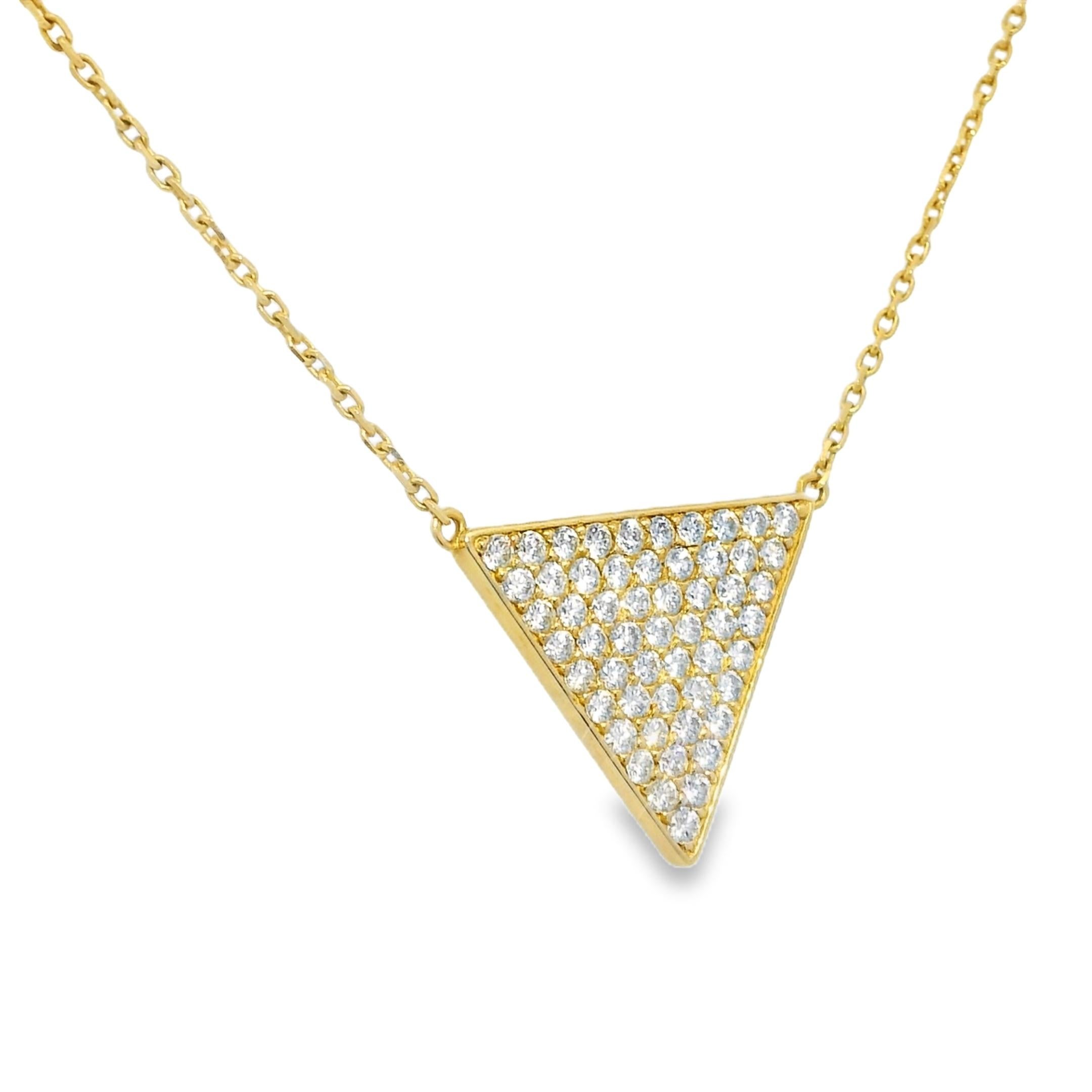 Natural Diamond Pave Triangle 14-Karat Pendant Necklace En Stock en Excelente estado para la venta en Boca Raton, FL