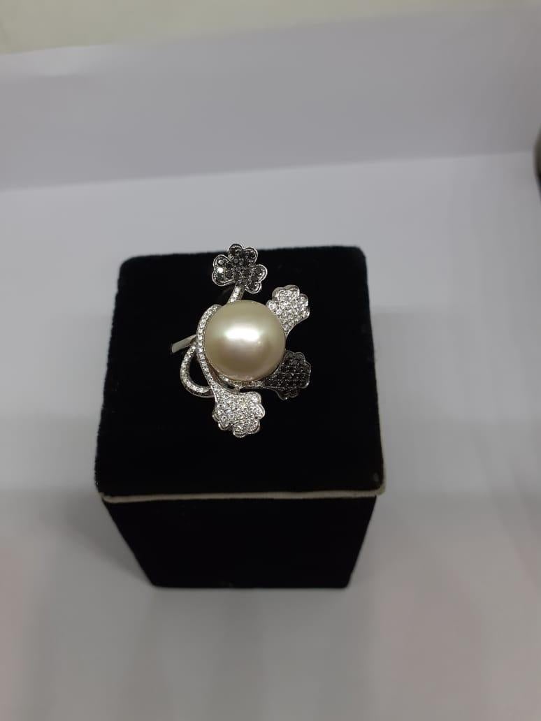 Mixed Cut Natural Diamond Pearl Ring with 0.61cts Diamond & Pearl 13.80cts with 18k Gold For Sale