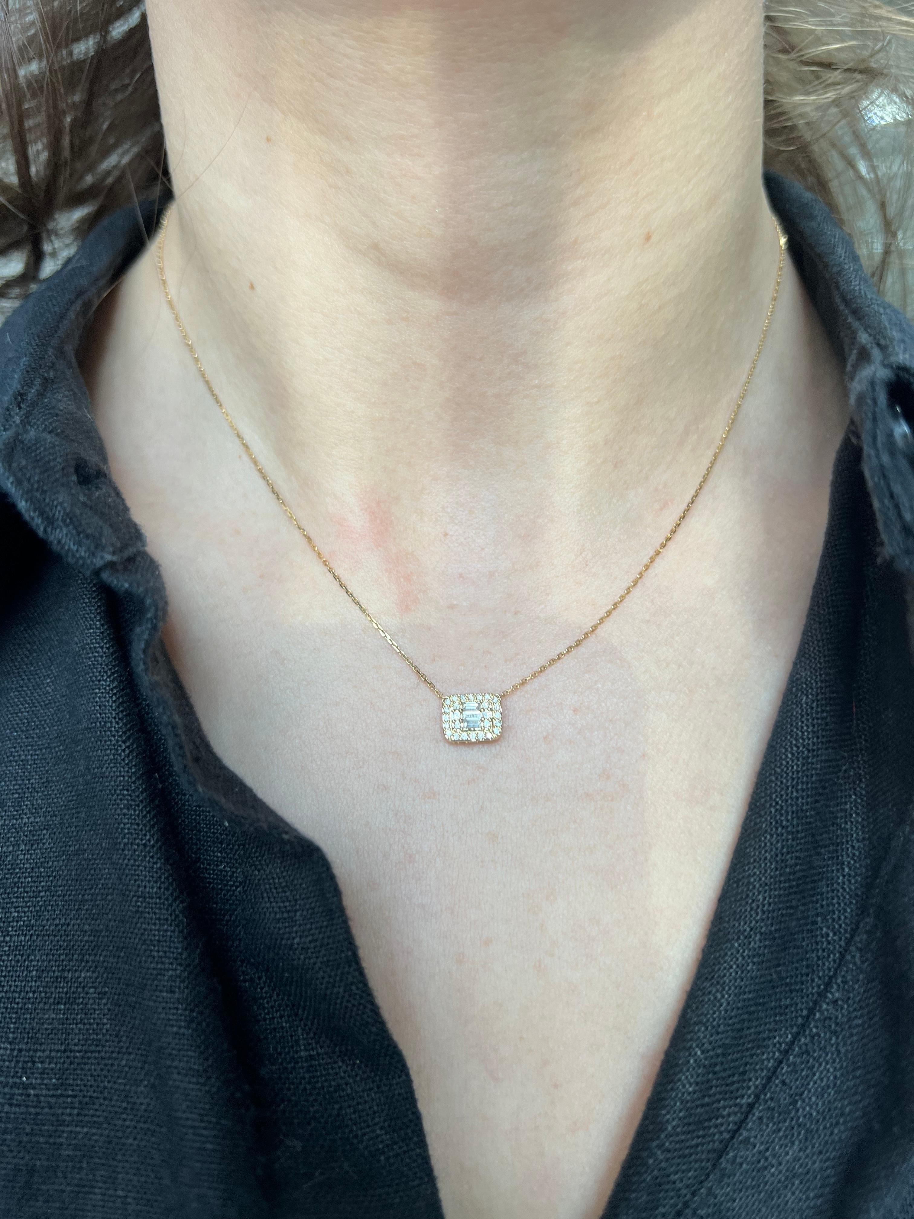 Halskette mit natürlichem Diamant-Anhänger 0,22 Karat 18KT Weißgold Cluster Halo Kette im Angebot 4