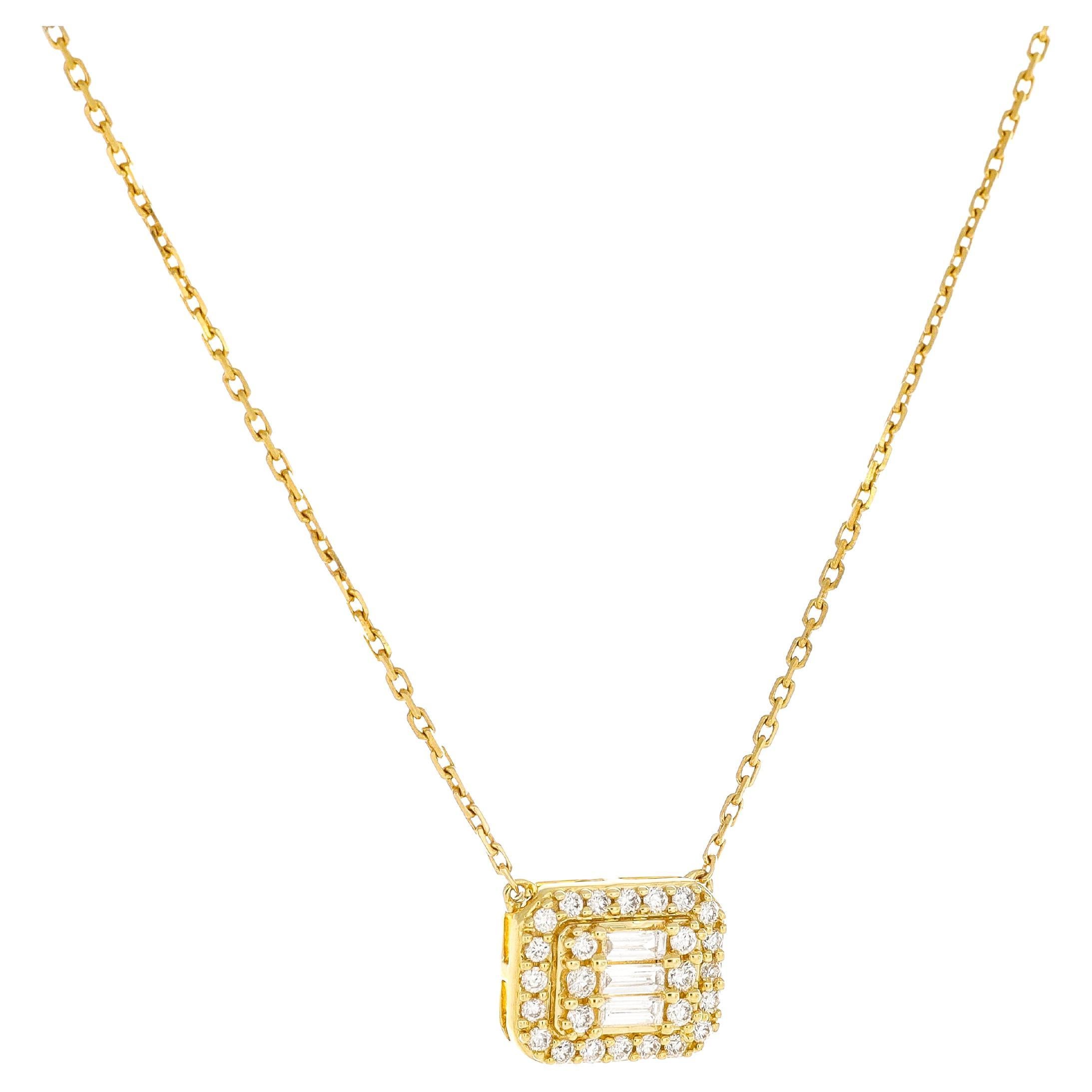 Natural Diamond Pendant 0.25 CT 18KT Yellow Gold Cluster Halo Chain Necklace For Sale