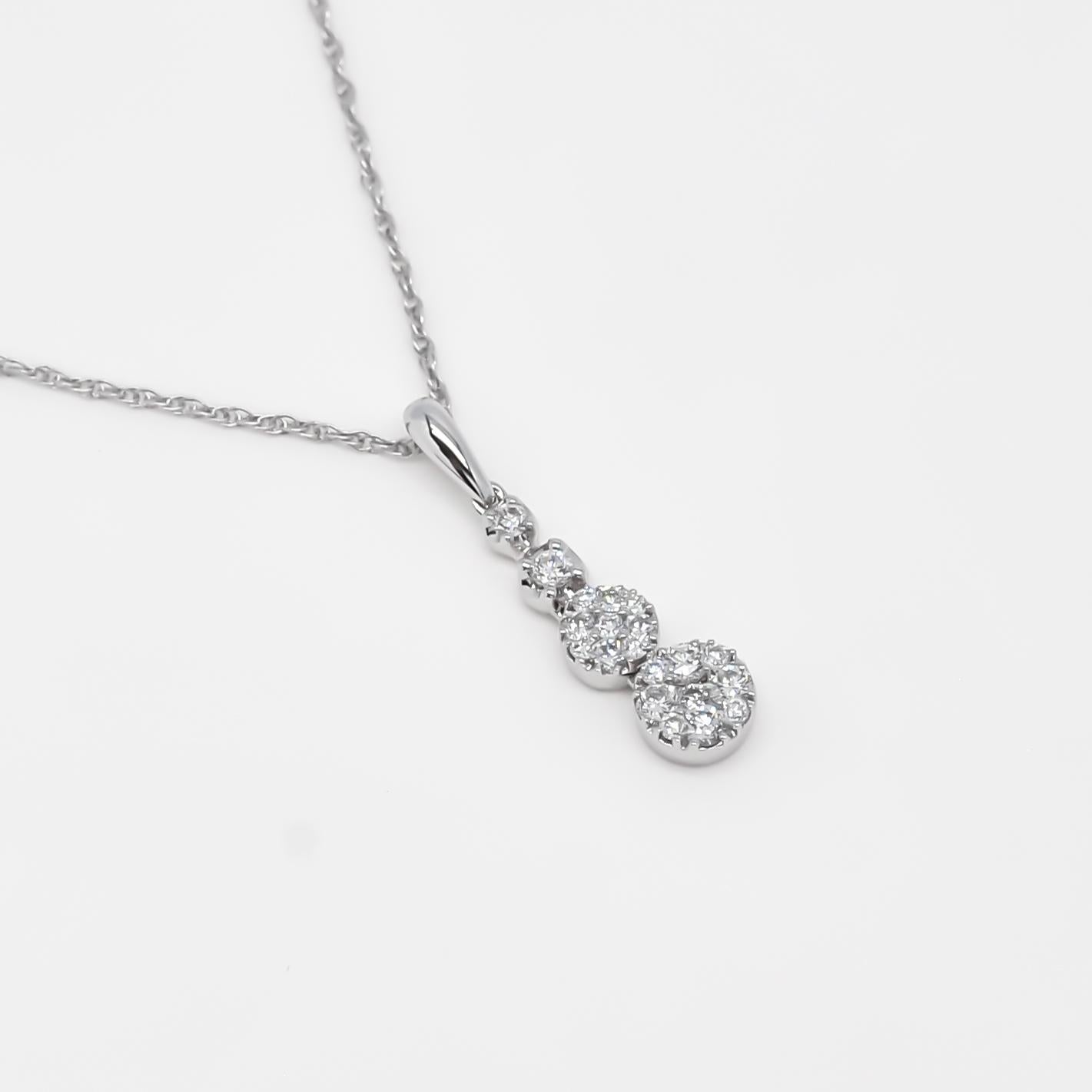 Natürlicher Diamant-Anhänger 0,27 Karat 18 Karat Weißgold Abgestuftes Cluster-Anhänger im Angebot 3