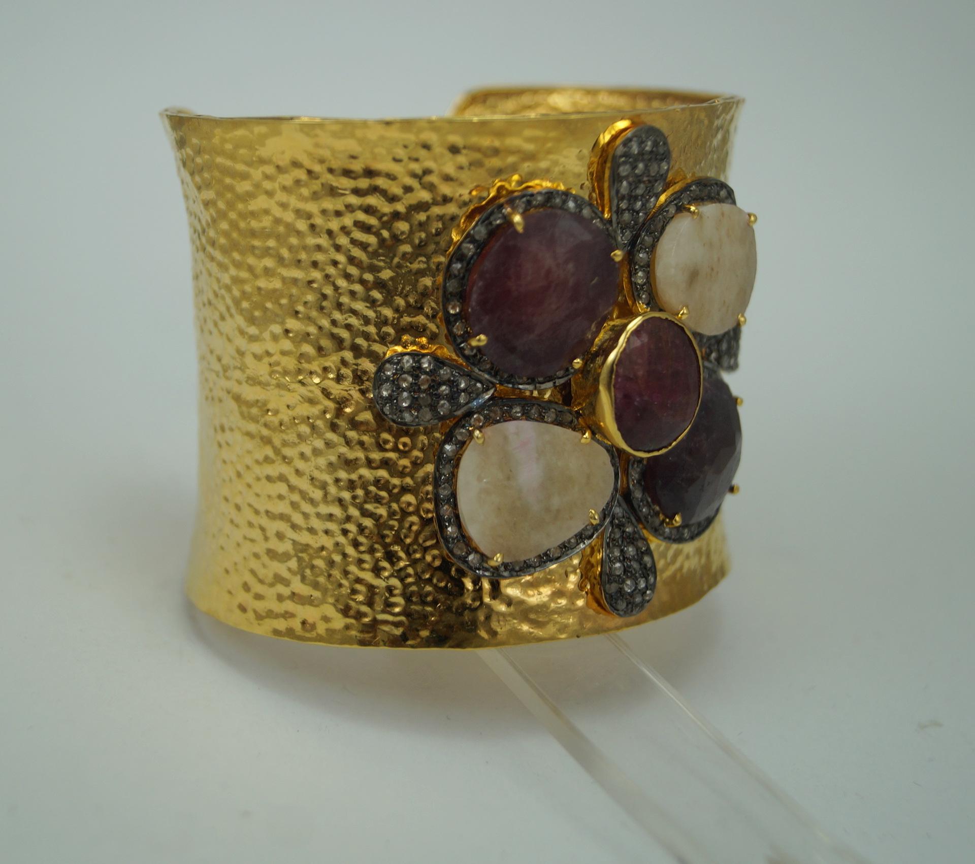 Natural Diamond raw sapphire yellow gold-plated silver broad handcuff bracelet In New Condition For Sale In Delhi, DL