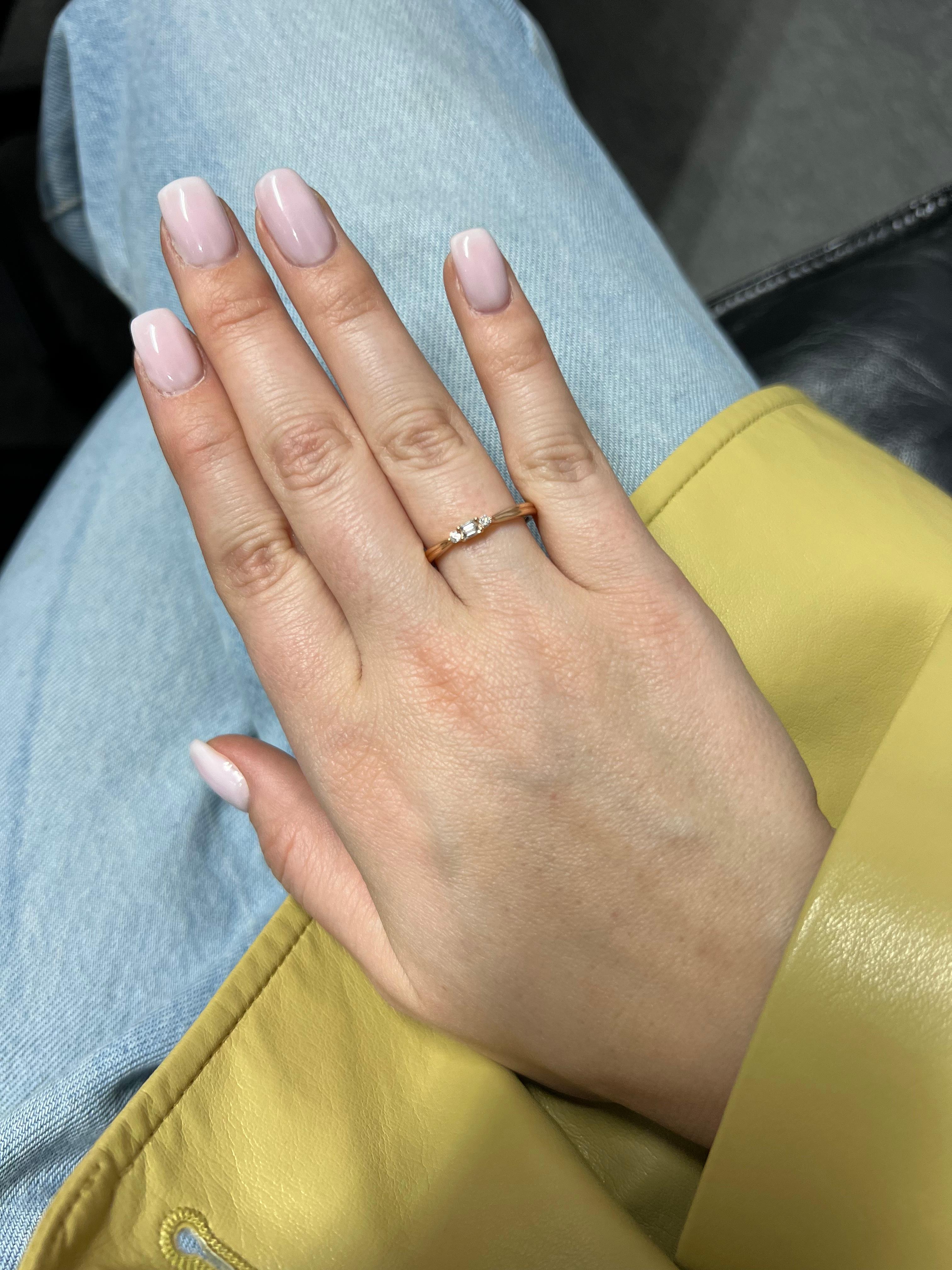 Natural Diamond Ring 0.11 Carats 18 Karat Rose Gold Engagement Ring  For Sale 1
