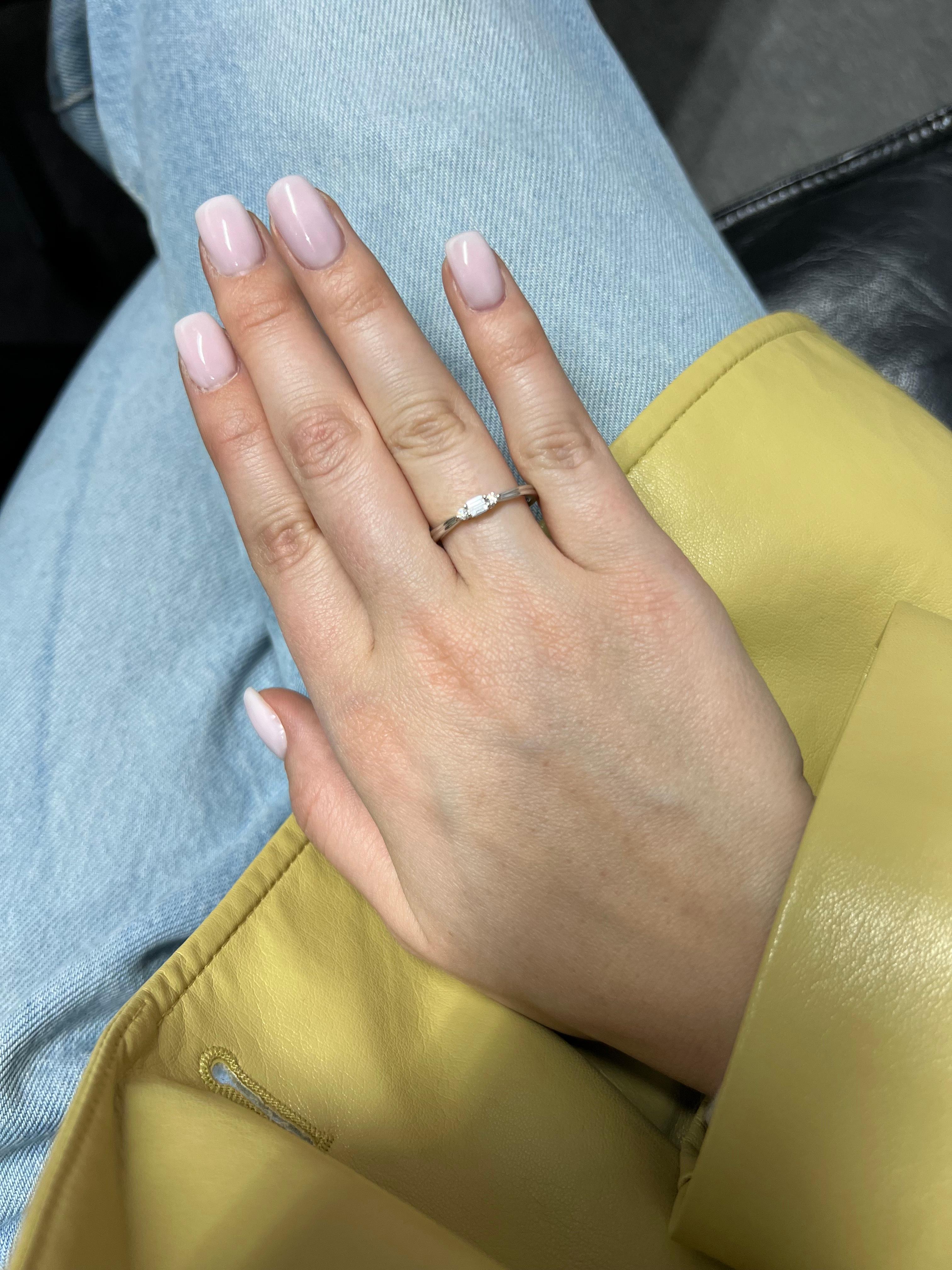 Natural Diamond Ring 0.11 Carats 18 Karat Yellow Gold Engagement Ring  For Sale 4