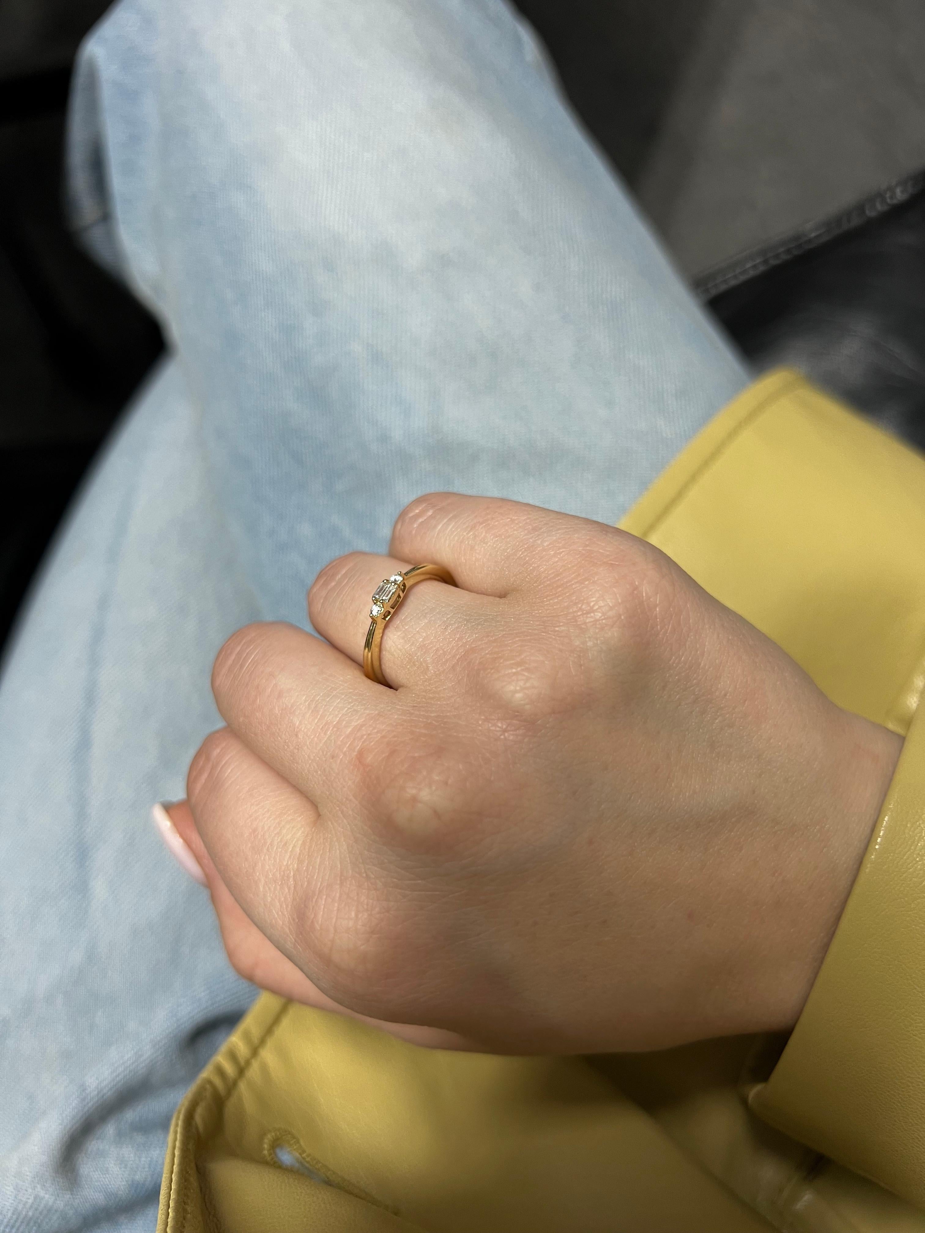 Anillo de diamante natural 0,12 quilates Anillo de compromiso de oro amarillo de 18 quilates en venta 2