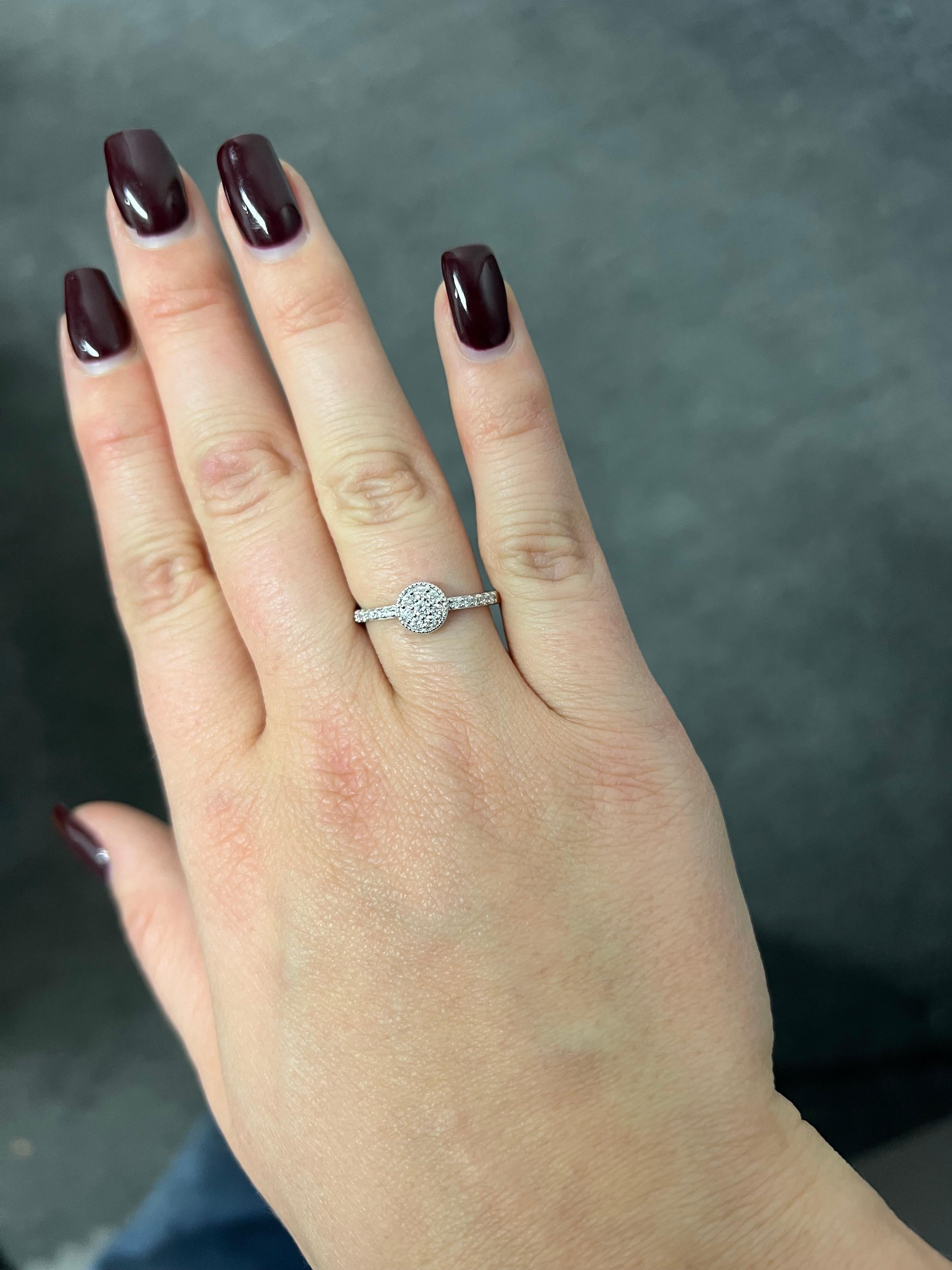 Round Cut Natural Diamond Ring 0.27 carats 18 Karat White Gold Engagement Ring  For Sale