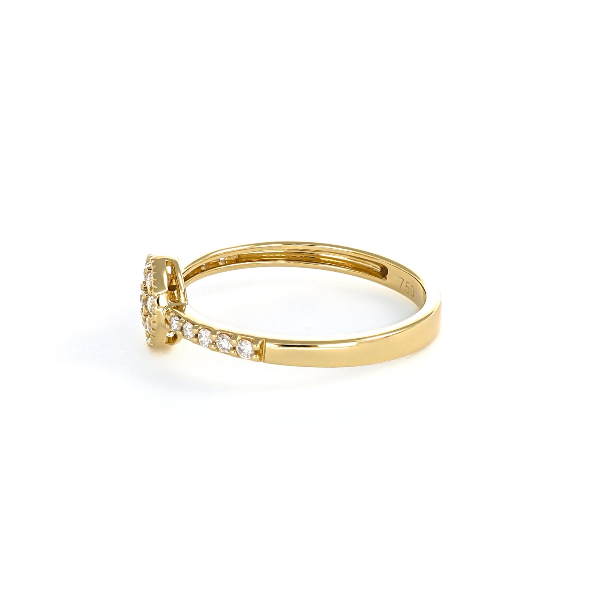Bague de fiançailles en or blanc 18 carats avec diamant naturel de 0,27 carat en vente 3