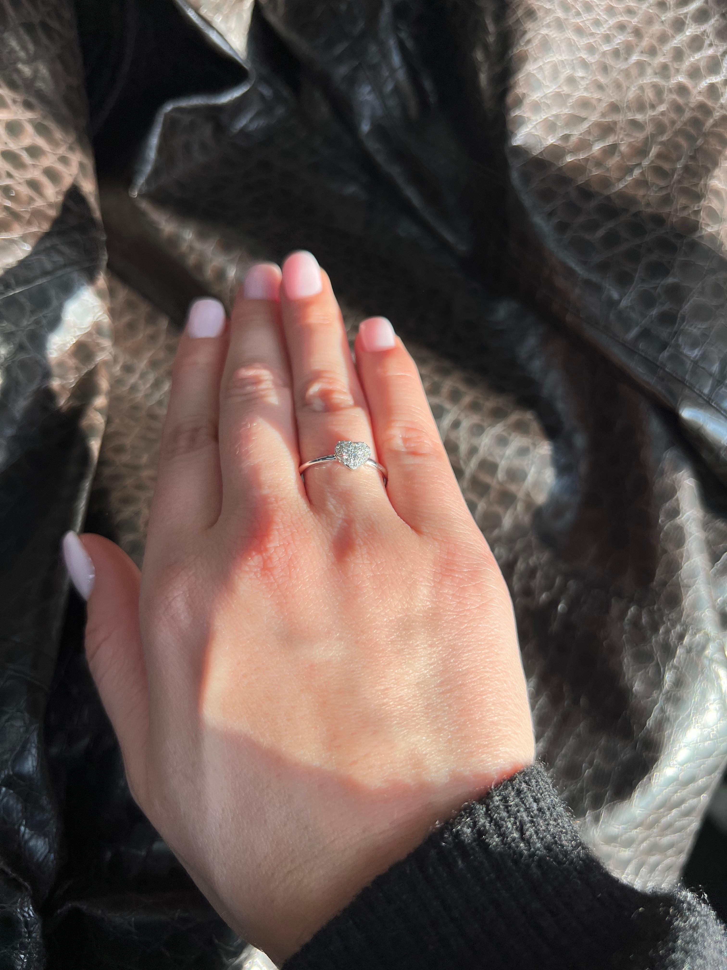 Natural Diamond Ring 0.30 Carats 18 Karat White Gold Engagement Ring For Sale 4