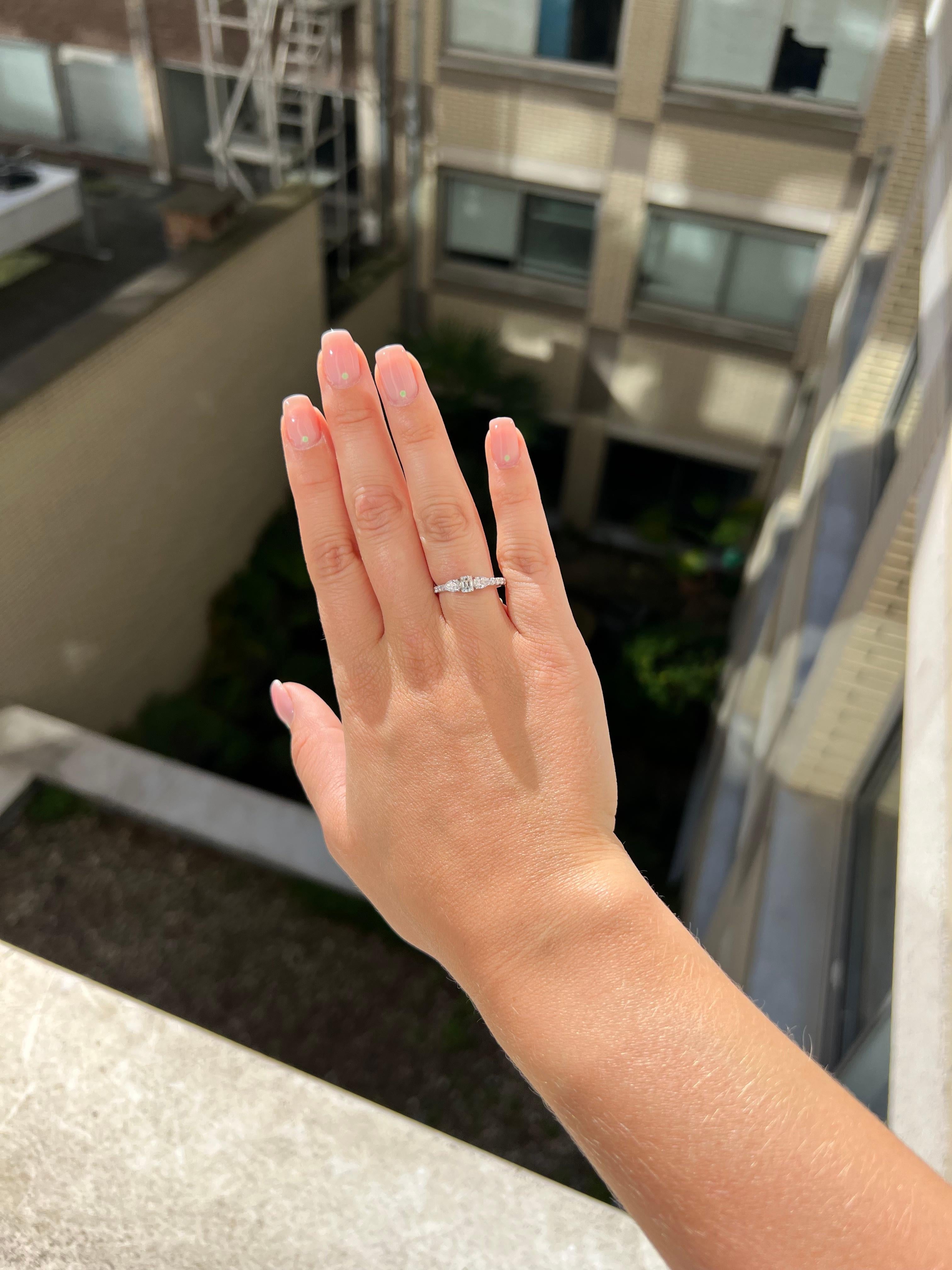 Natural Diamond Ring 0.77 cts 18 Karat White Gold Engagement Ring For Sale 4