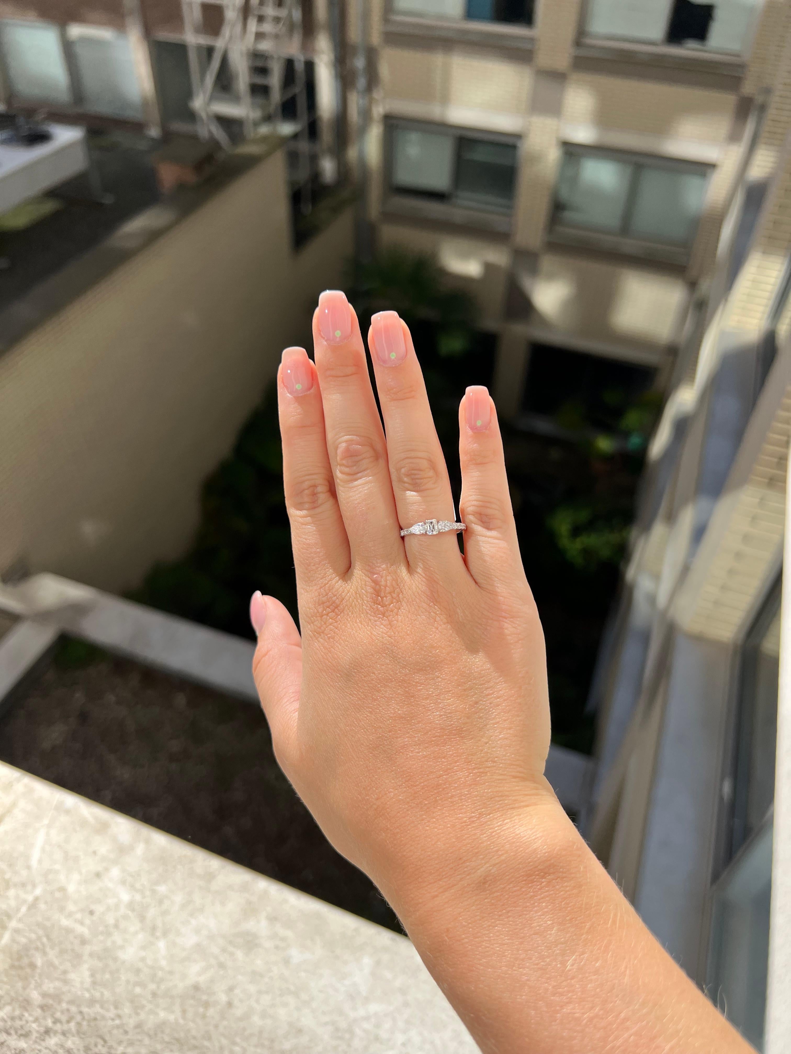 Women's Natural Diamond Ring 0.77 cts 18 Karat White Gold Engagement Ring For Sale