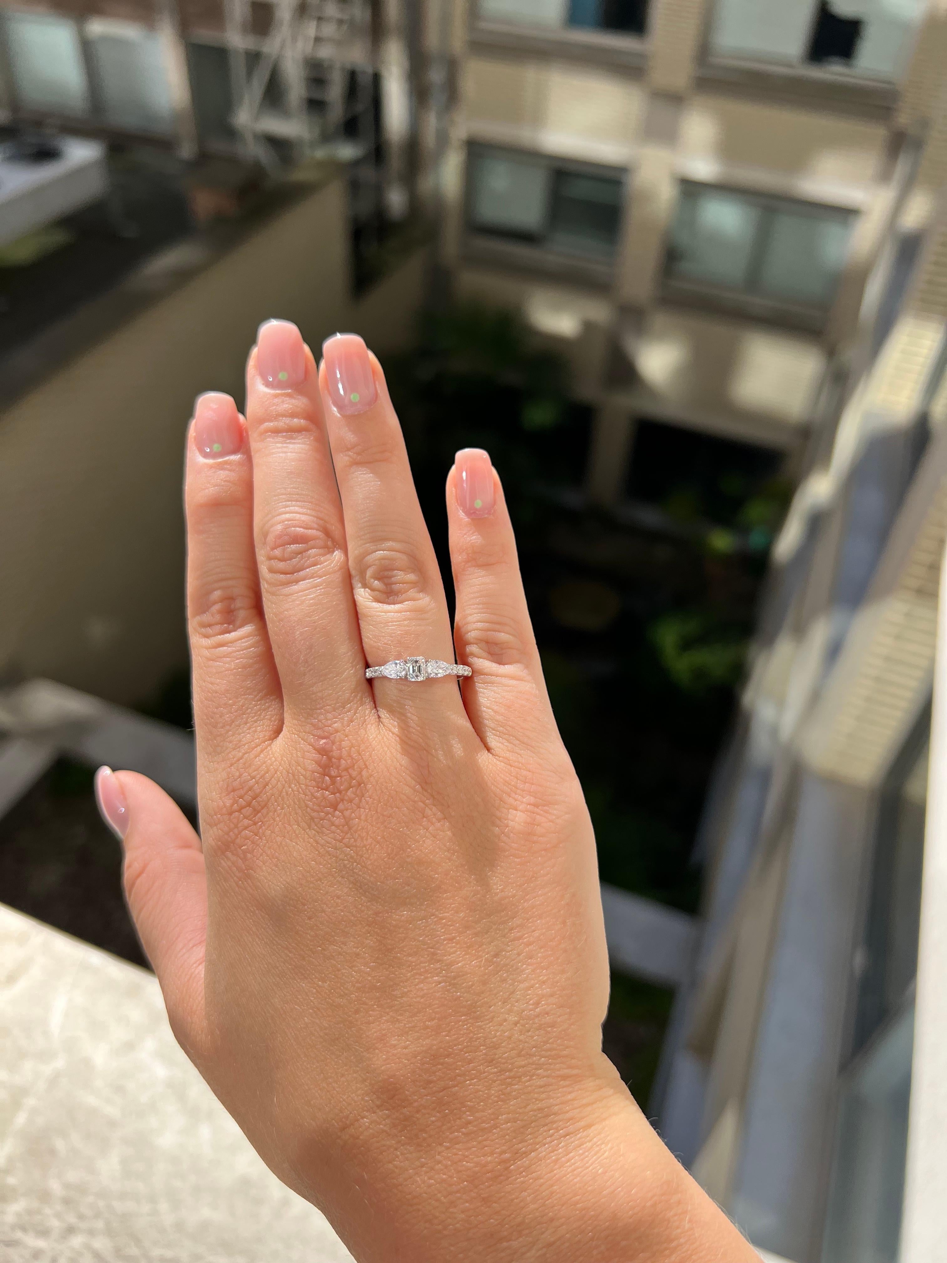 Natural Diamond Ring 0.77 cts 18 Karat White Gold Engagement Ring For Sale 2