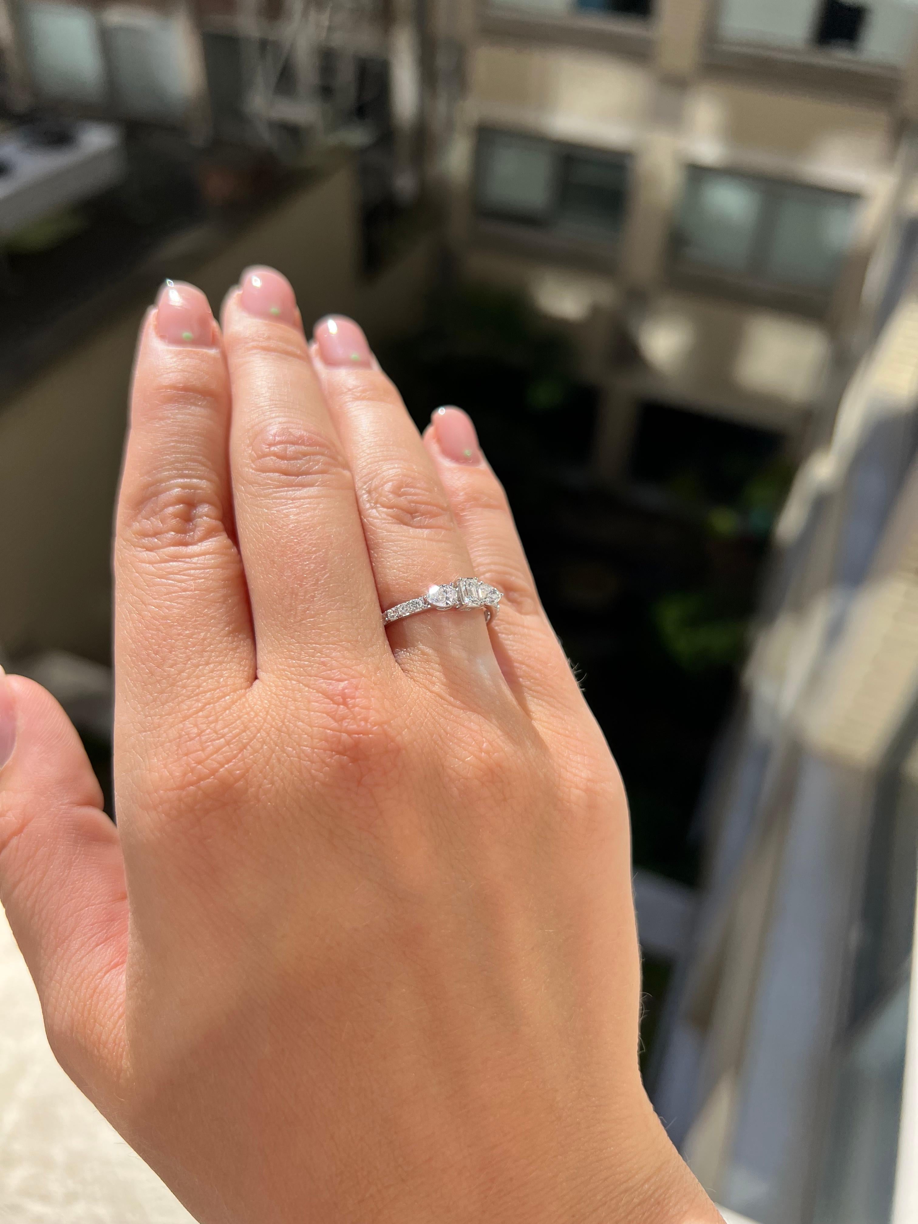 Natural Diamond Ring 0.77 cts 18 Karat White Gold Engagement Ring For Sale 3