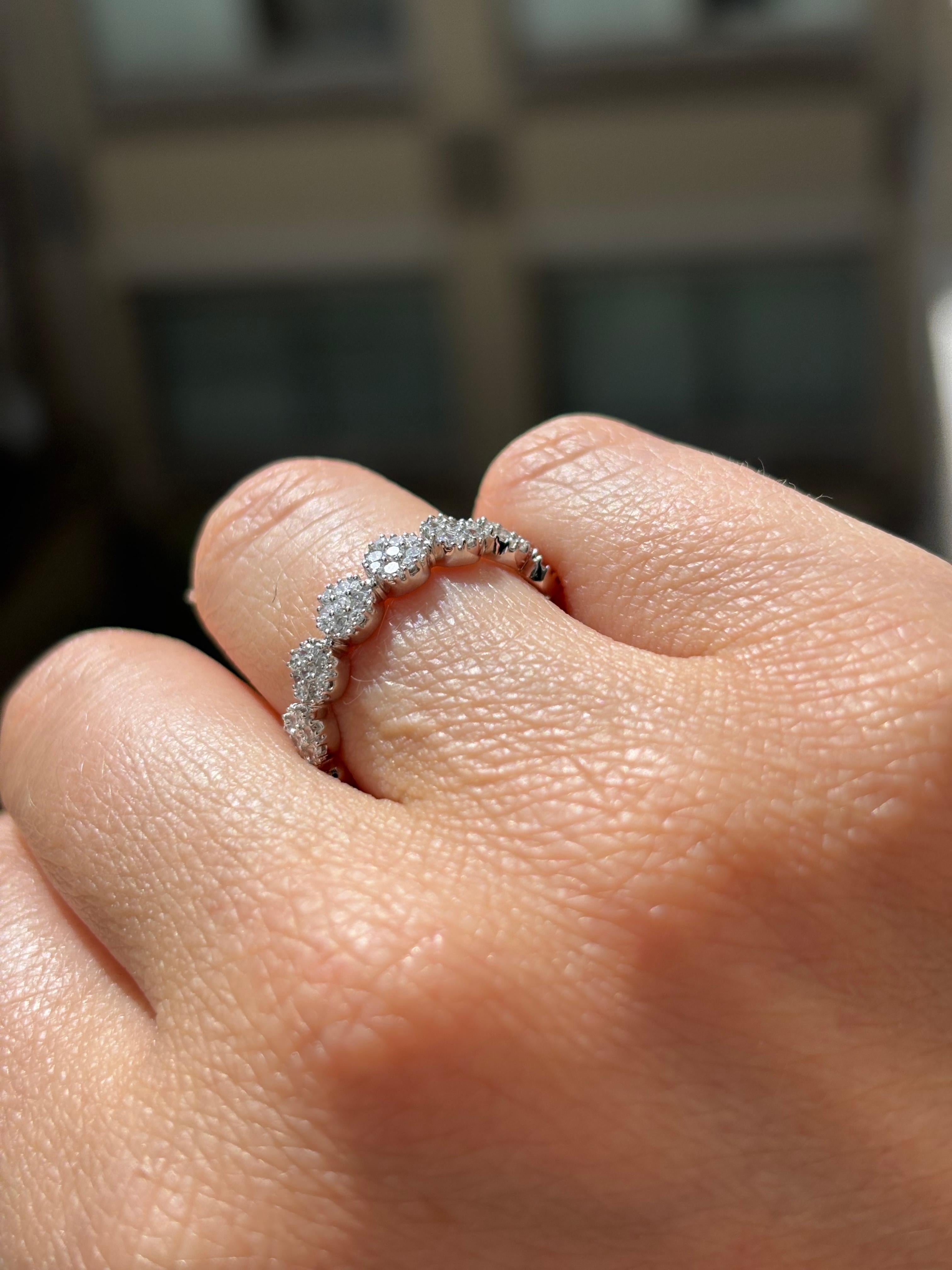 Alliance d'éternité en or blanc 18 carats avec diamant naturel de 1,25 carat en vente 6