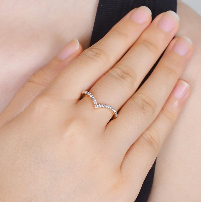 Un elegante anello di promessa in oro giallo 14k con diamanti naturali incastonati per la tua persona speciale. 

Specifiche

Dimensioni: Larghezza: 0,2 cm
Peso lordo: 1.920 grammi
Peso dell'oro: 1.864 g
Purezza dell'oro: oro giallo 14K
Peso del