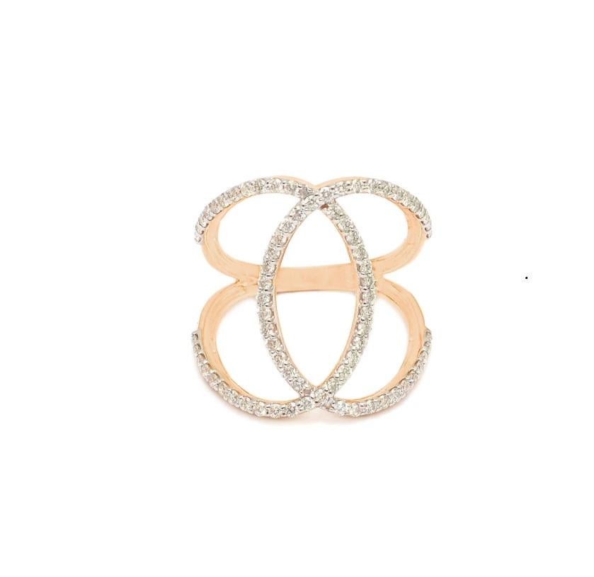 Questo squisito anello è perfetto per la persona speciale della tua vita. L'anello è realizzato in oro giallo 14k con diamanti incastonati. Il design a forma di infinito non mancherà di stupire e i diamanti brilleranno su qualsiasi dito. Questo