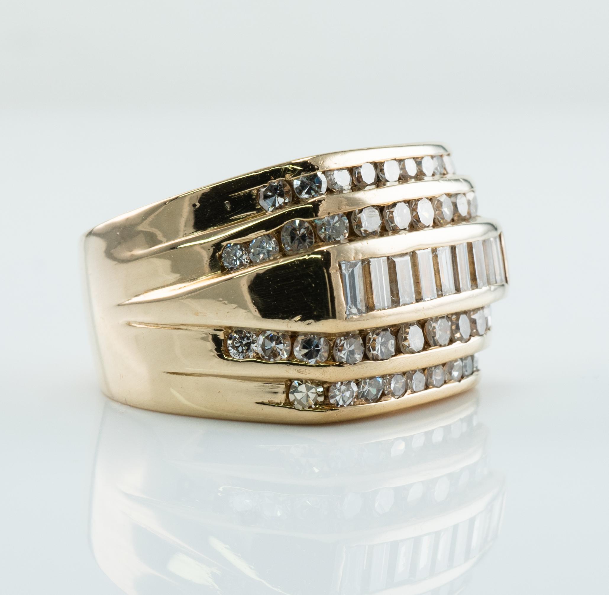 Natürlicher Diamant  Ring 14K Gold Breites Band 2,28 TDW (Baguetteschliff) im Angebot
