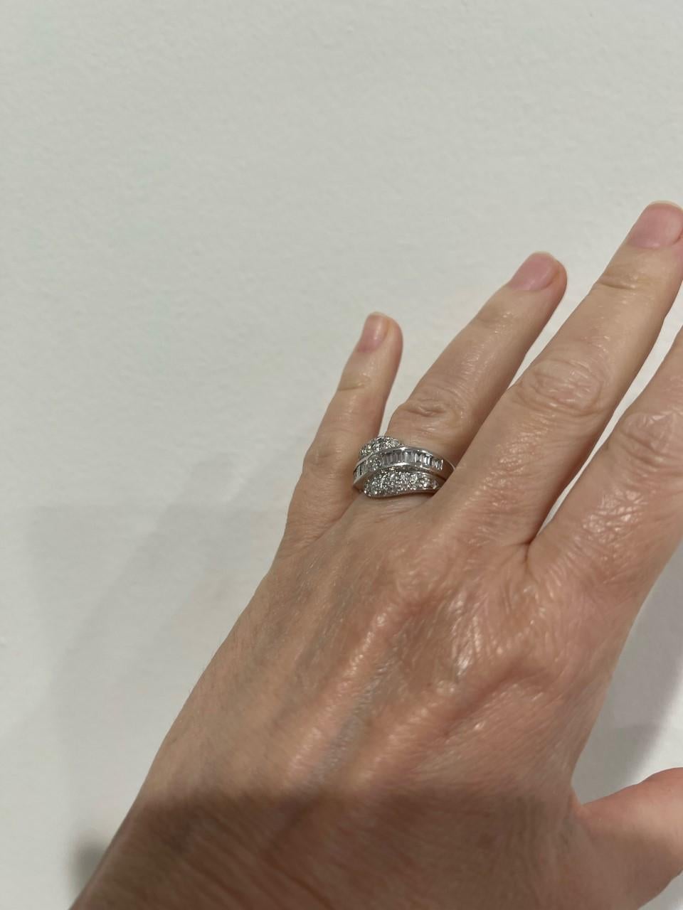 Bague en or blanc 14 carats avec diamant naturel 1,31 TDW en vente 9