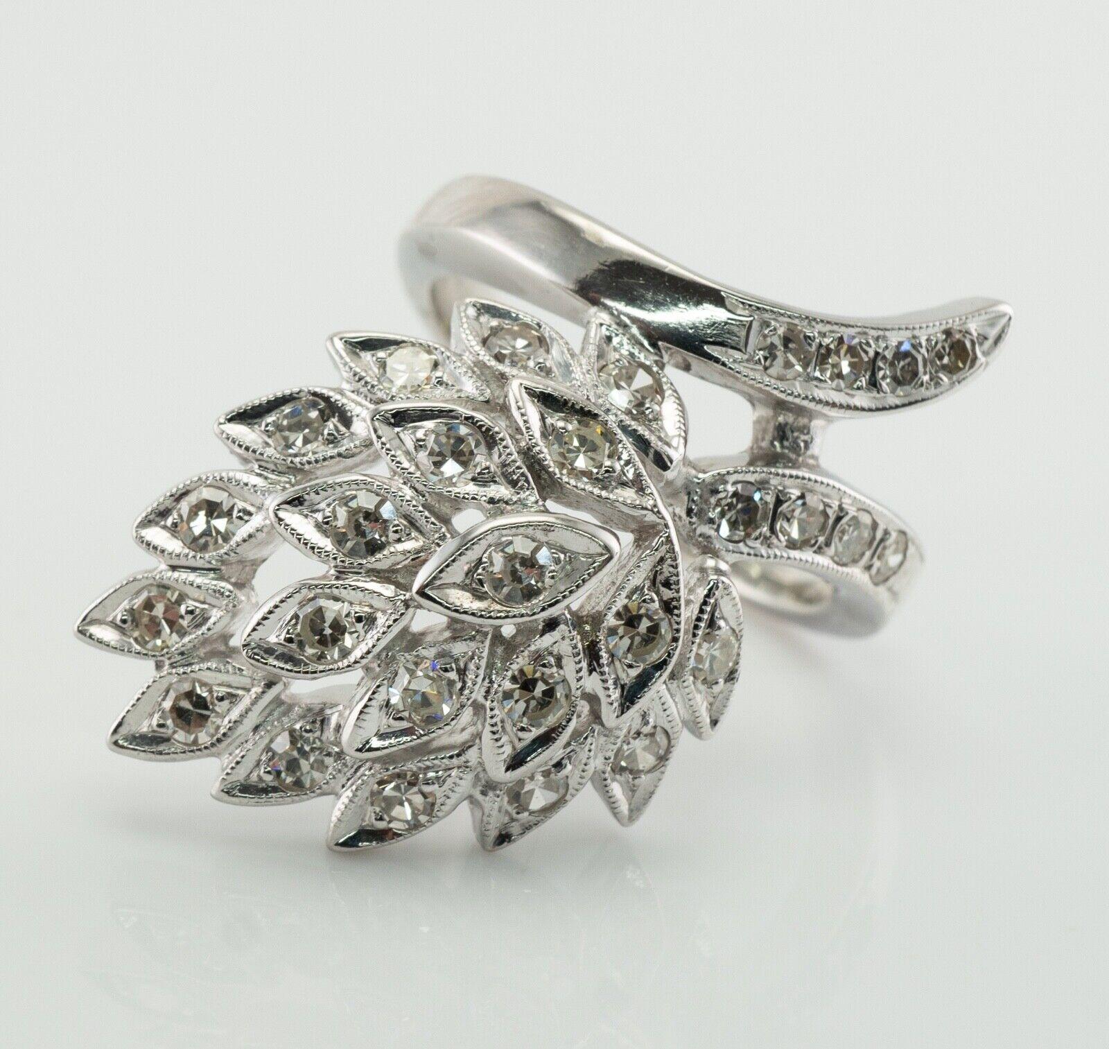 Natürlicher Diamantring 14K Weißgold Vintage Cluster 1,24 TDW 

Dieser Vintage-Ring ist in massivem 14K Weißgold gefertigt
Er hat 20 Diamanten im Einzelschliff von insgesamt 1,00 Karat und 8 kleinere Diamanten (,24 Karat).
Das Gesamtgewicht des