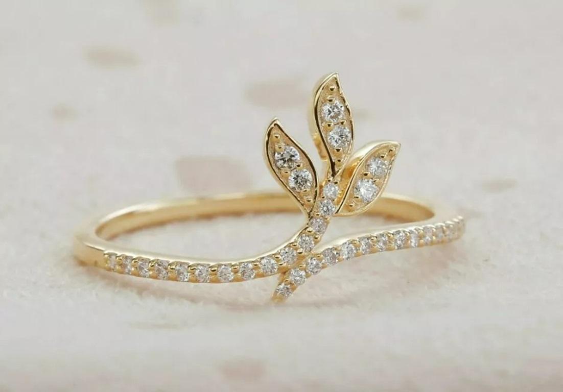Bague en or jaune 14k avec diamant naturel Bague d'anniversaire avec empilage de feuilles de fougère

Informations complémentaires :
Métal de base : or jauneMatériau : Or jaune 14k, poids du diamantPierre principale : Diamant
Forme de la pierre