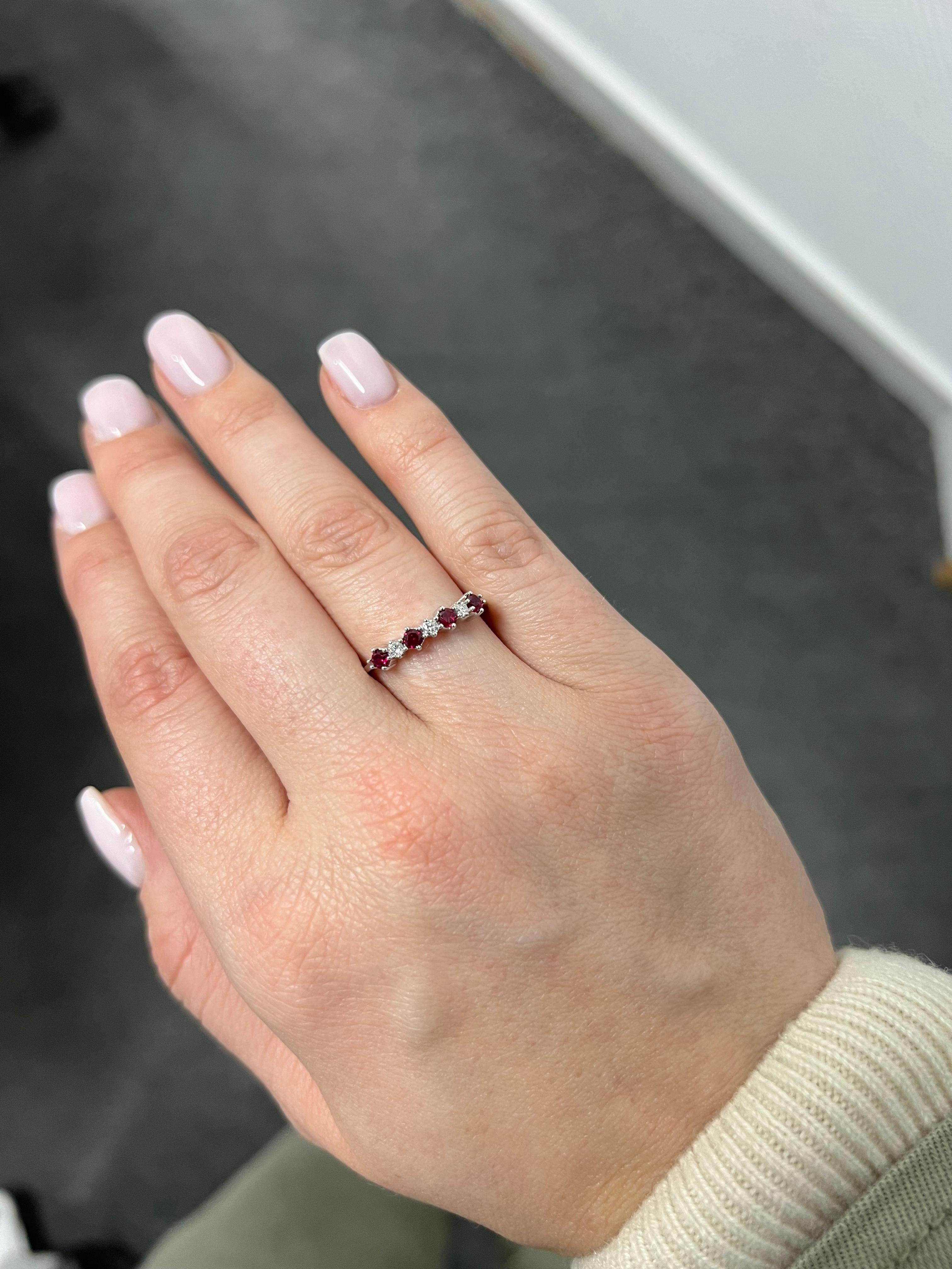 Natural Diamond Ring 18 Karat White Gold Synthetic Ruby Colour Engagement Ring In New Condition For Sale In Antwerpen, BE