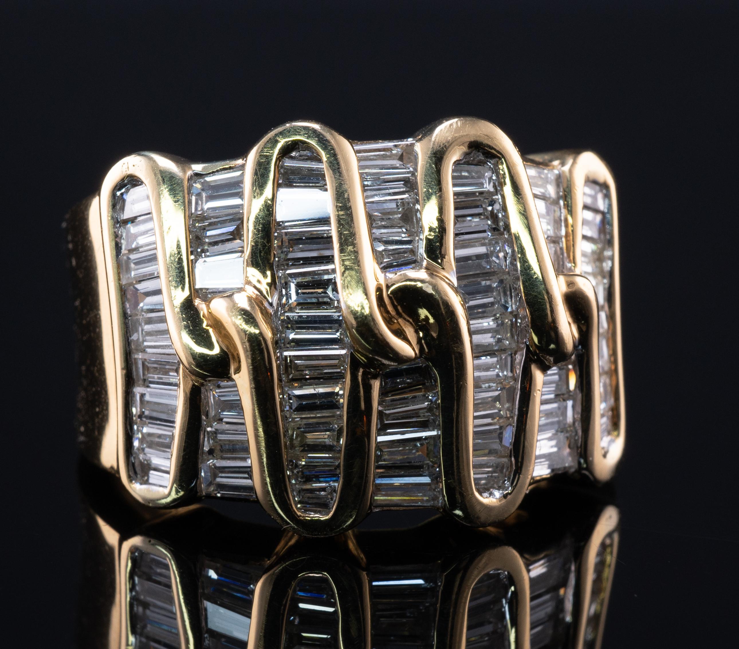 Natural Diamond Ring 18K Gold Cluster Cocktail 1.89 TDW Band Band Estate In Good Condition For Sale In East Brunswick, NJ