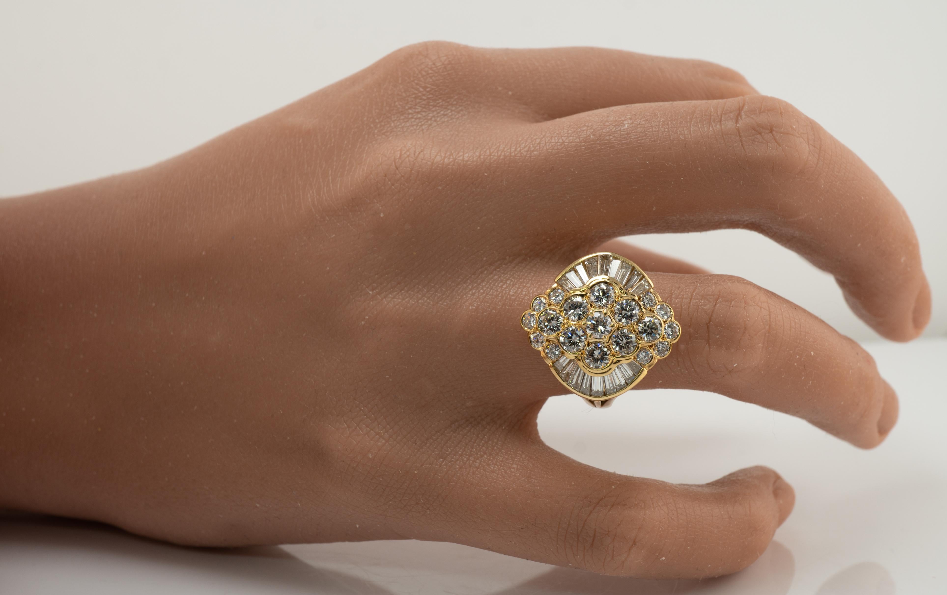 Natural Diamond Ring 18K Gold Cluster Cocktail 2.47 TDW In Good Condition For Sale In East Brunswick, NJ