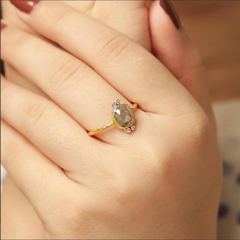 Natürlicher Diamantring 18K Gold im Zustand „Neu“ im Angebot in jaipur, IN